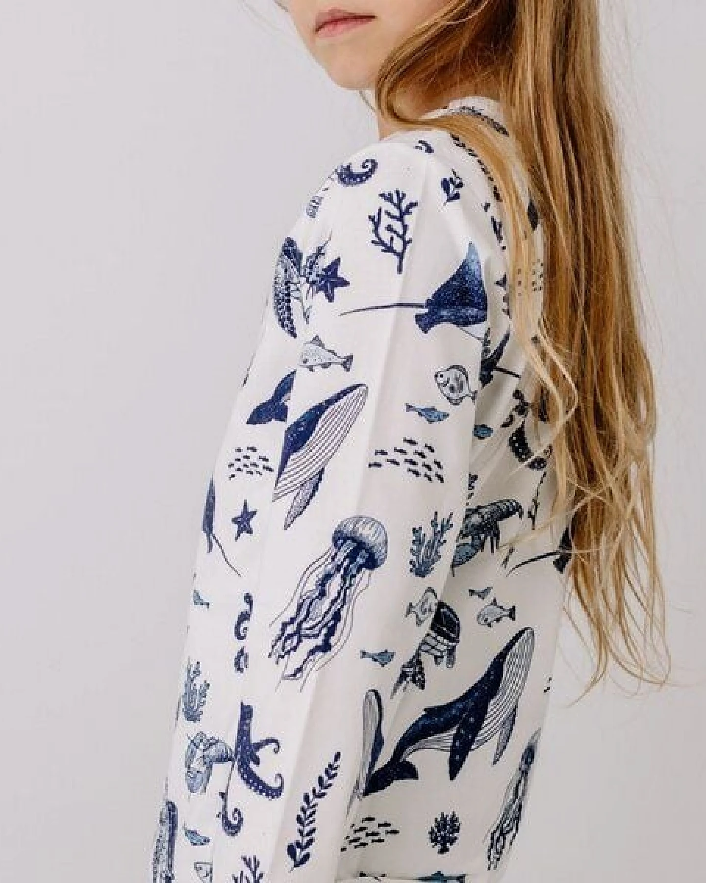 Langarmshirt Weiß Wal-Print Allover Bio-Baumwolle GOTS – Walkiddy – Ansicht 2