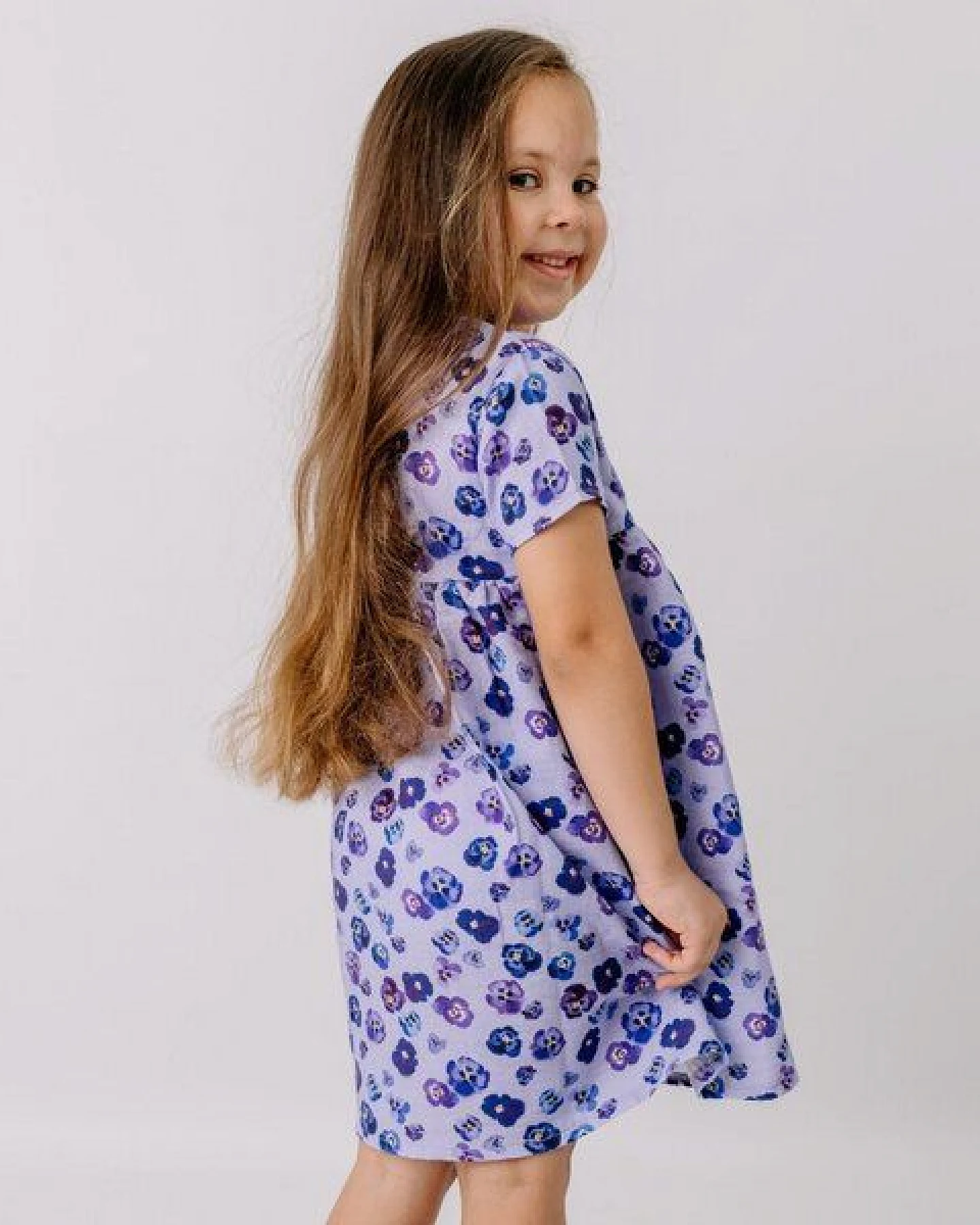 Sommerkleid Flieder Stiefmütterchen Allover Musselin Bio-Baumwolle GOTS – Walkiddy – Ansicht 3