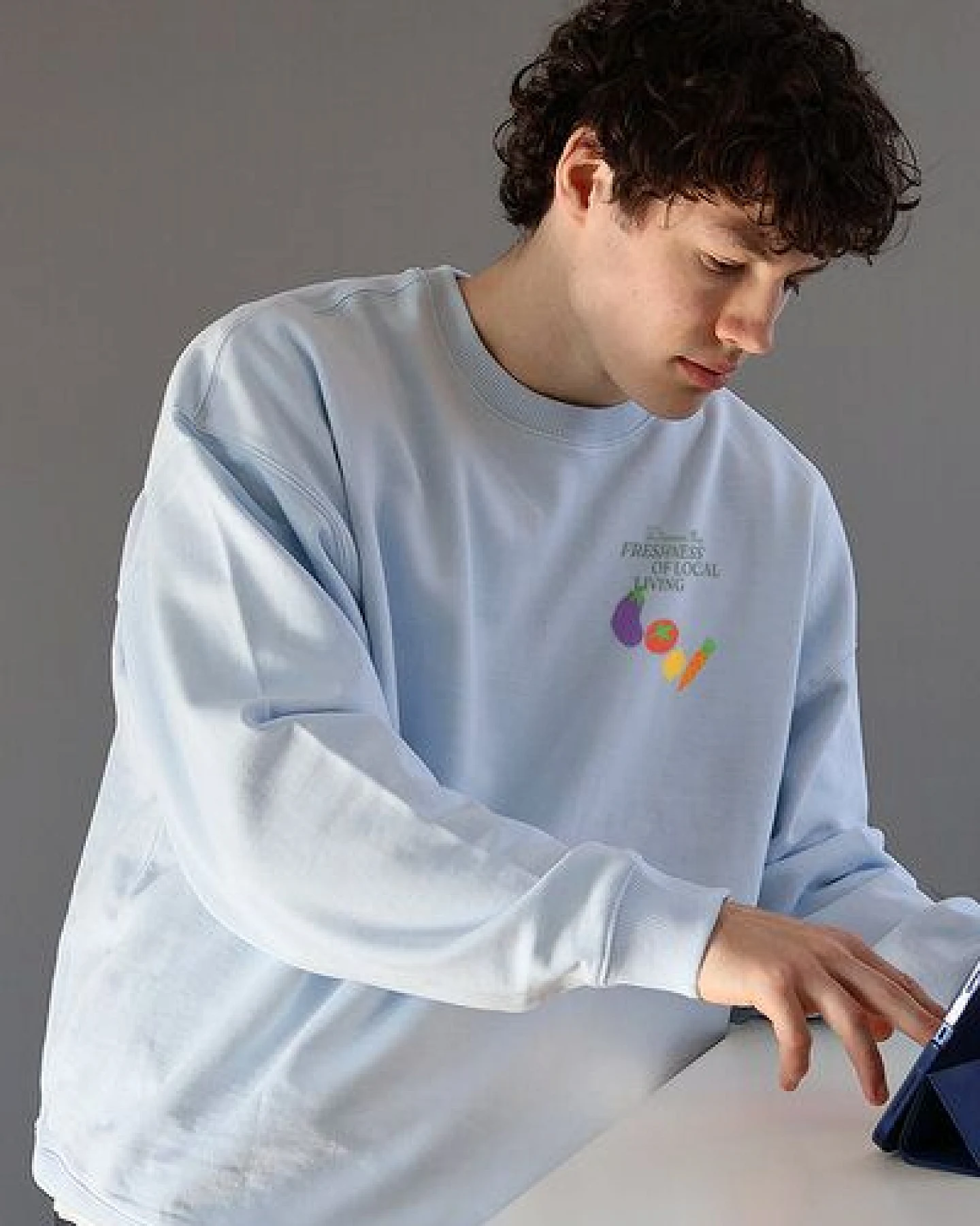 Kultgut Biofair- ESSENTIALS CREW Sweatshirt /Freshness of local living – Ansicht 2