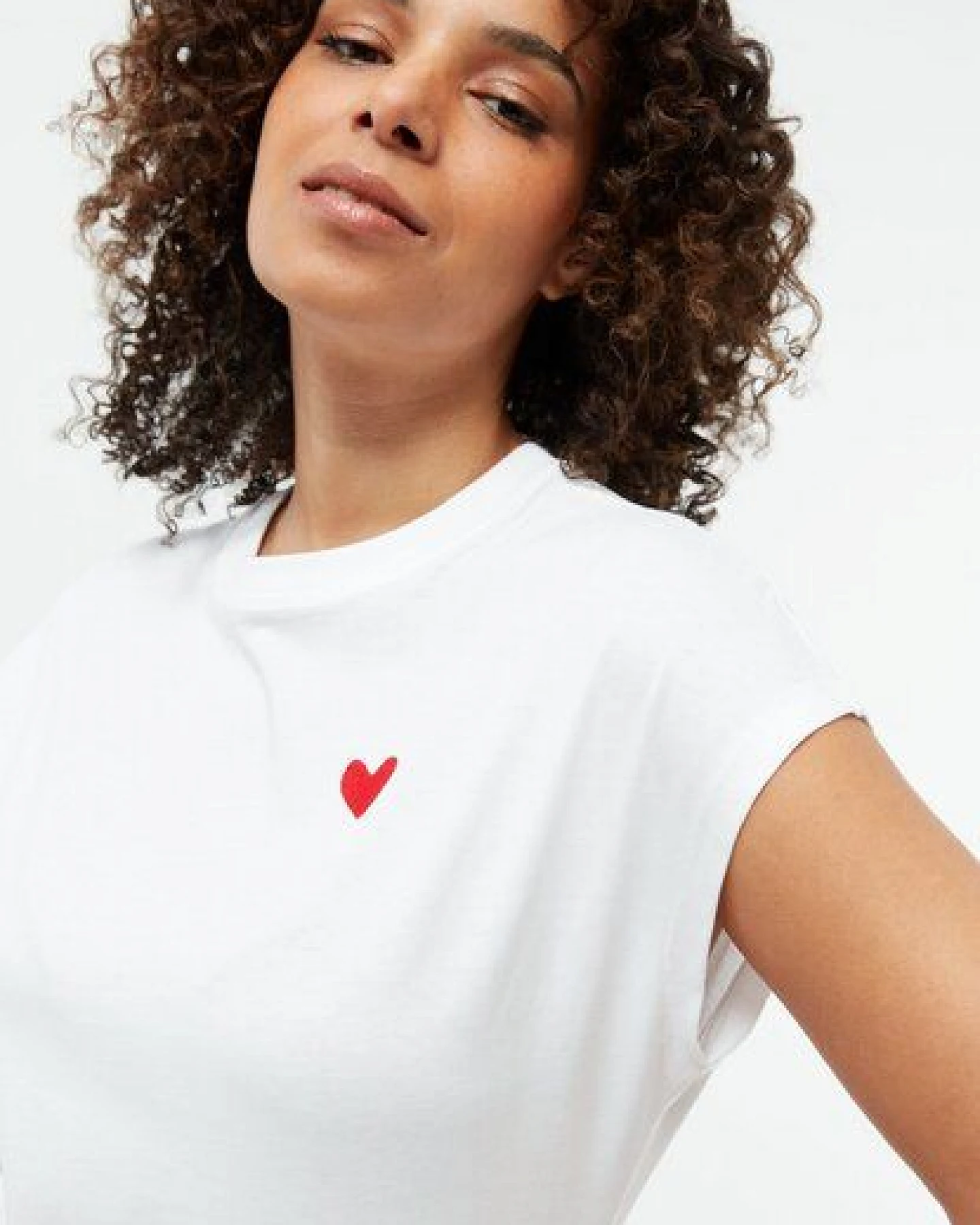 Givn Berlin T-Shirt GBLAILA (HEART) aus Bio-Baumwolle mit Stickerei – Ansicht 3