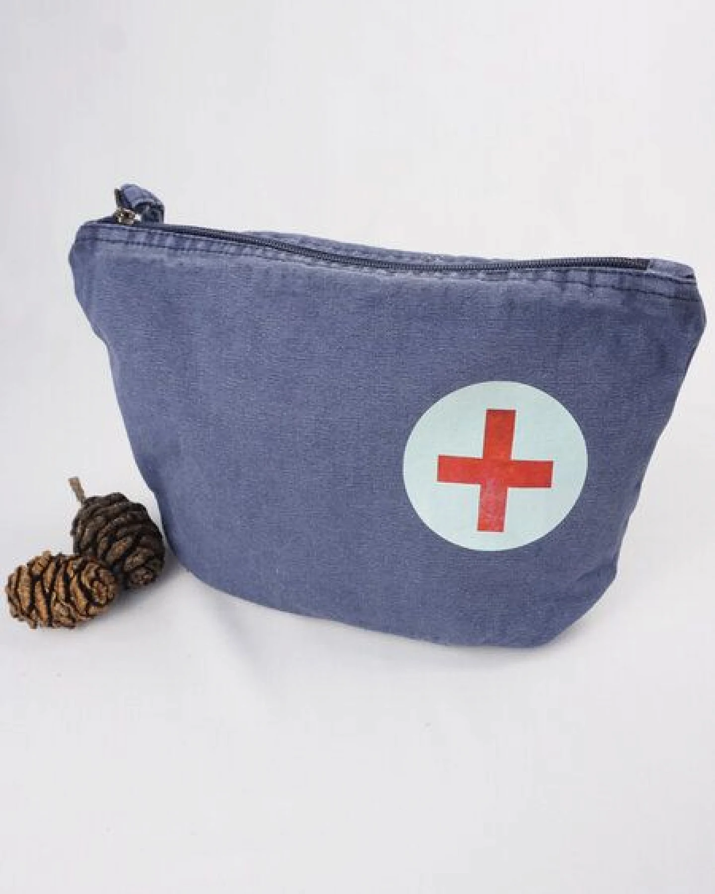 MELAdi Vintage Accessoire - Tasche aus Biobaumwolle - Rotes Kreuz auf Vintage-Blau – Ansicht 3