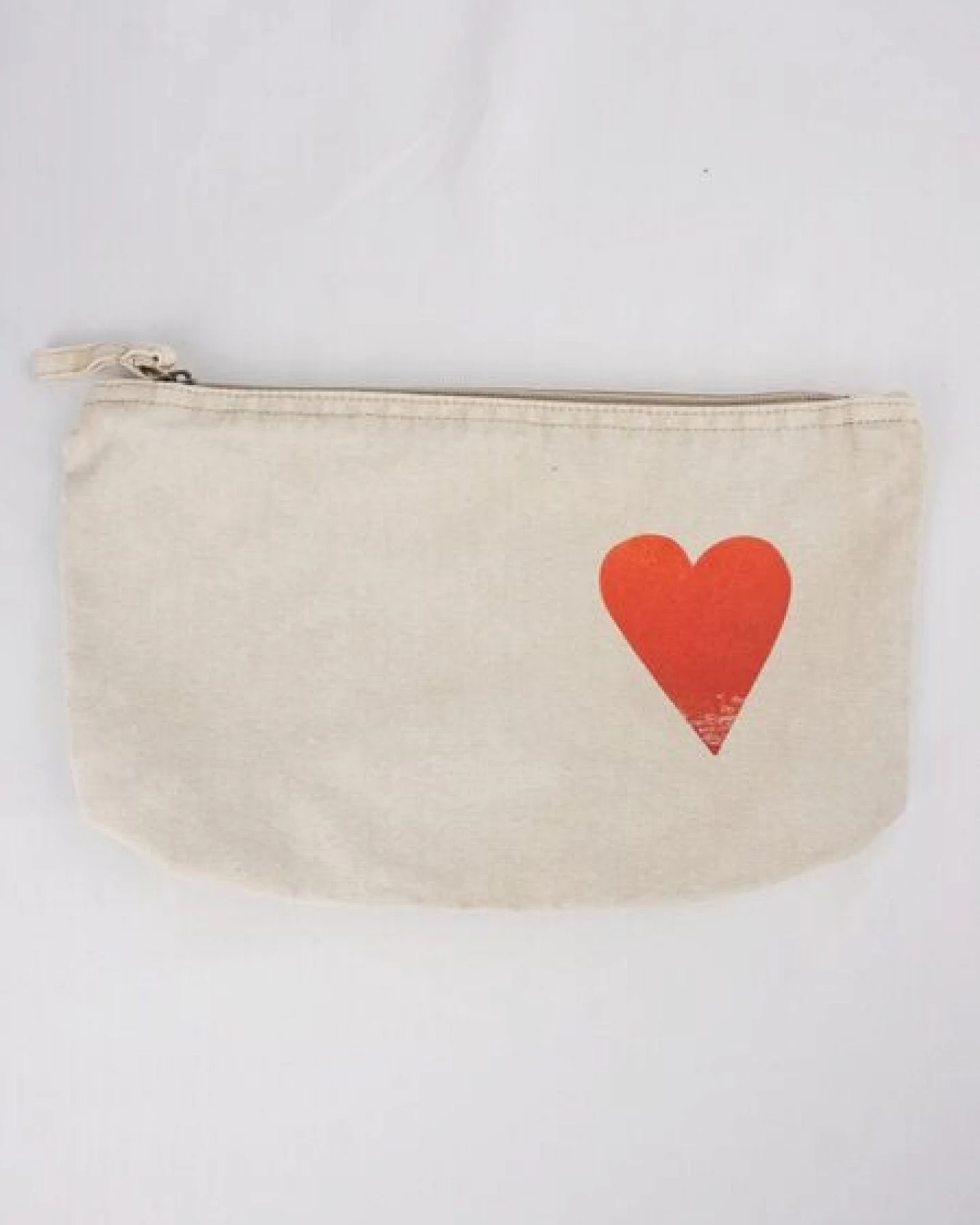 Meladi Vintage Accessoire-Tasche aus Biobaumwolle - Rotes Herz auf Natur-Weiß – Ansicht 4