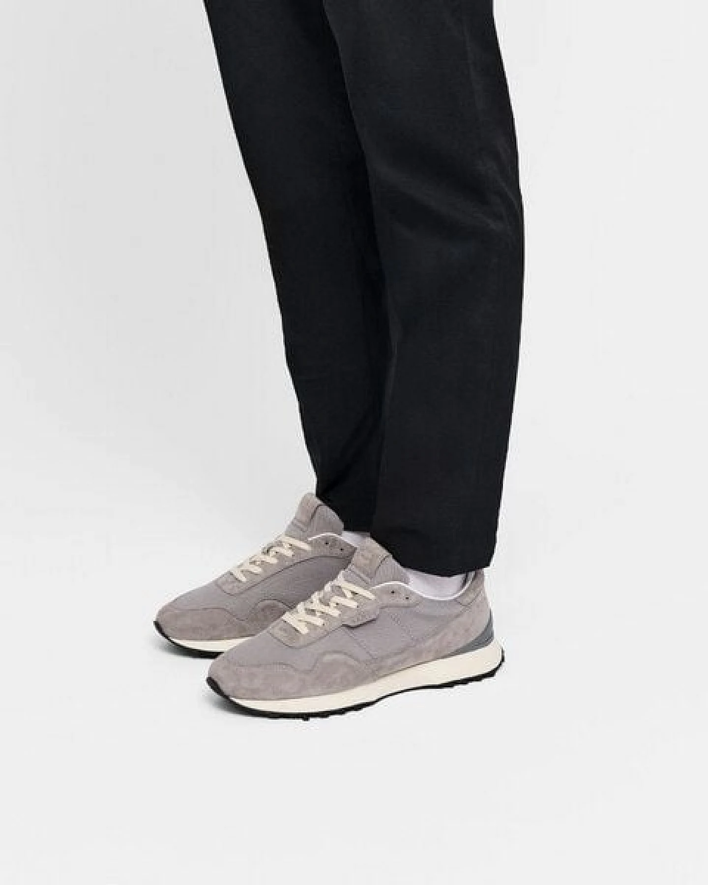 SANVT Der Heritage Runner - Grau – Ansicht 2