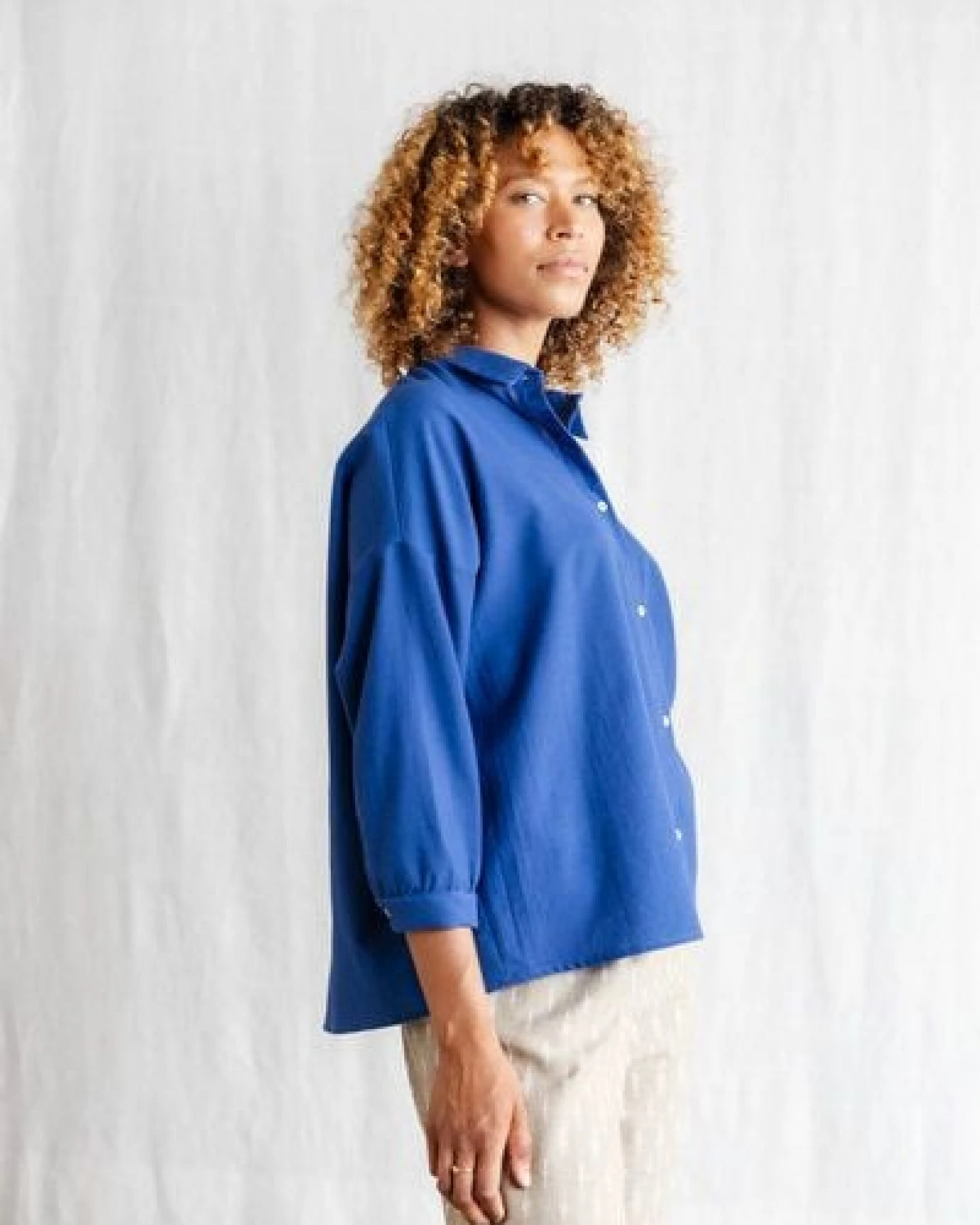 Jyoti - Fair Works Bio-Baumwoll Bluse Mayank Kobaltblau – Ansicht 3