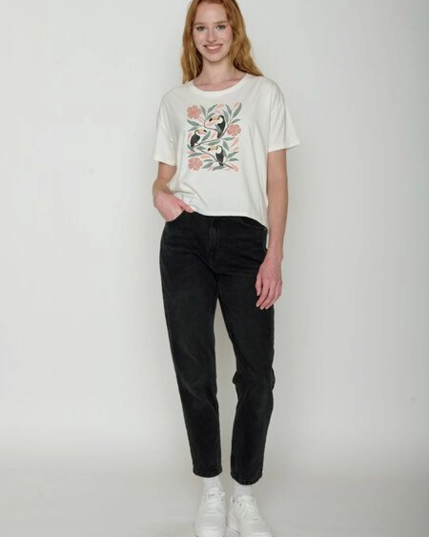 GREENBOMB Tucan Flower Feel - Lässiges T-Shirt aus Bio-Baumwoll-Mix / hochwertiger Print / GOTS / Fair & Vegan – Ansicht 3