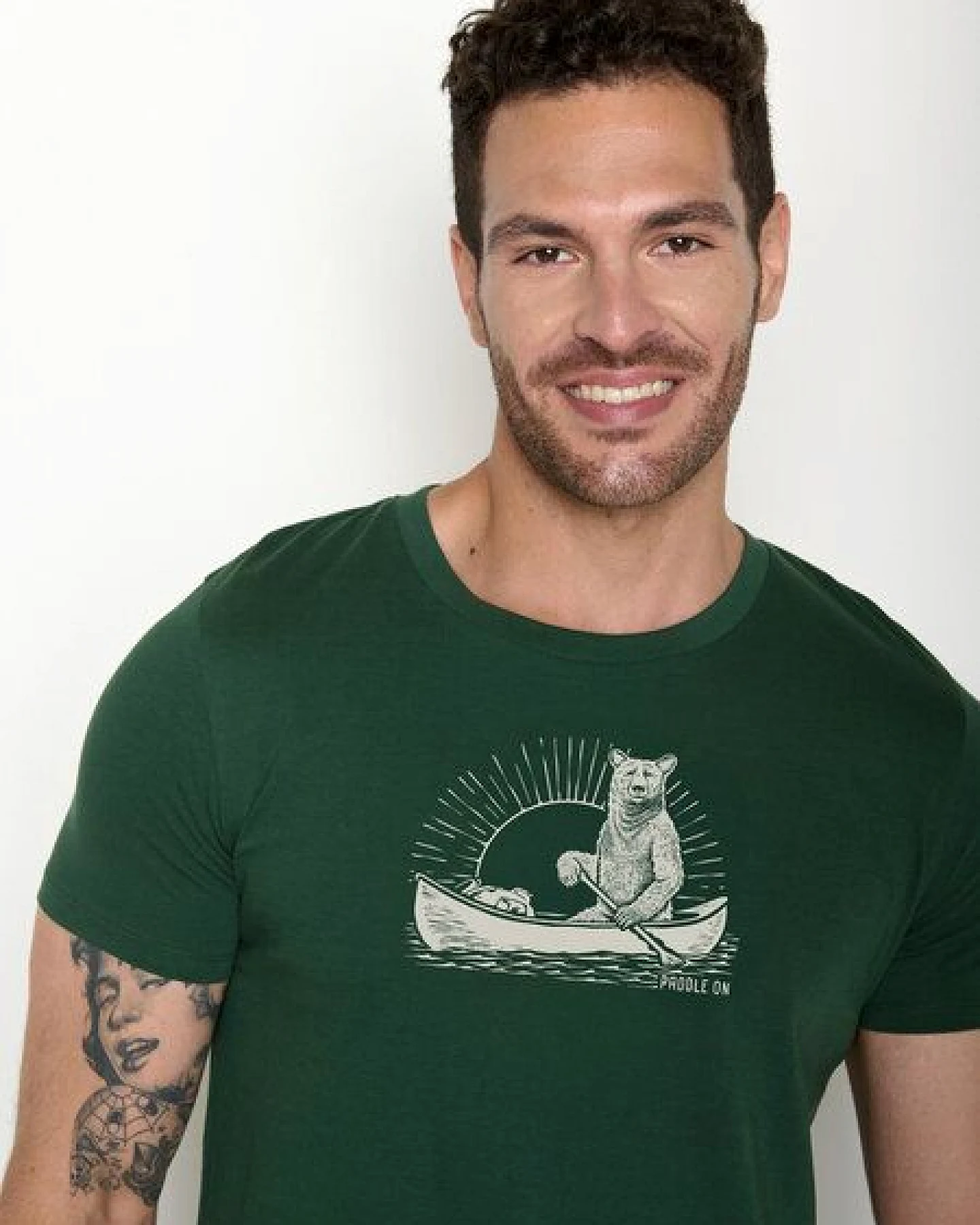 GREENBOMB Bear Canoe Guide - Sportliches T-Shirt aus Bio-Baumwolle / hochwertiger Print / GOTS / Fair & Vegan – Ansicht 2