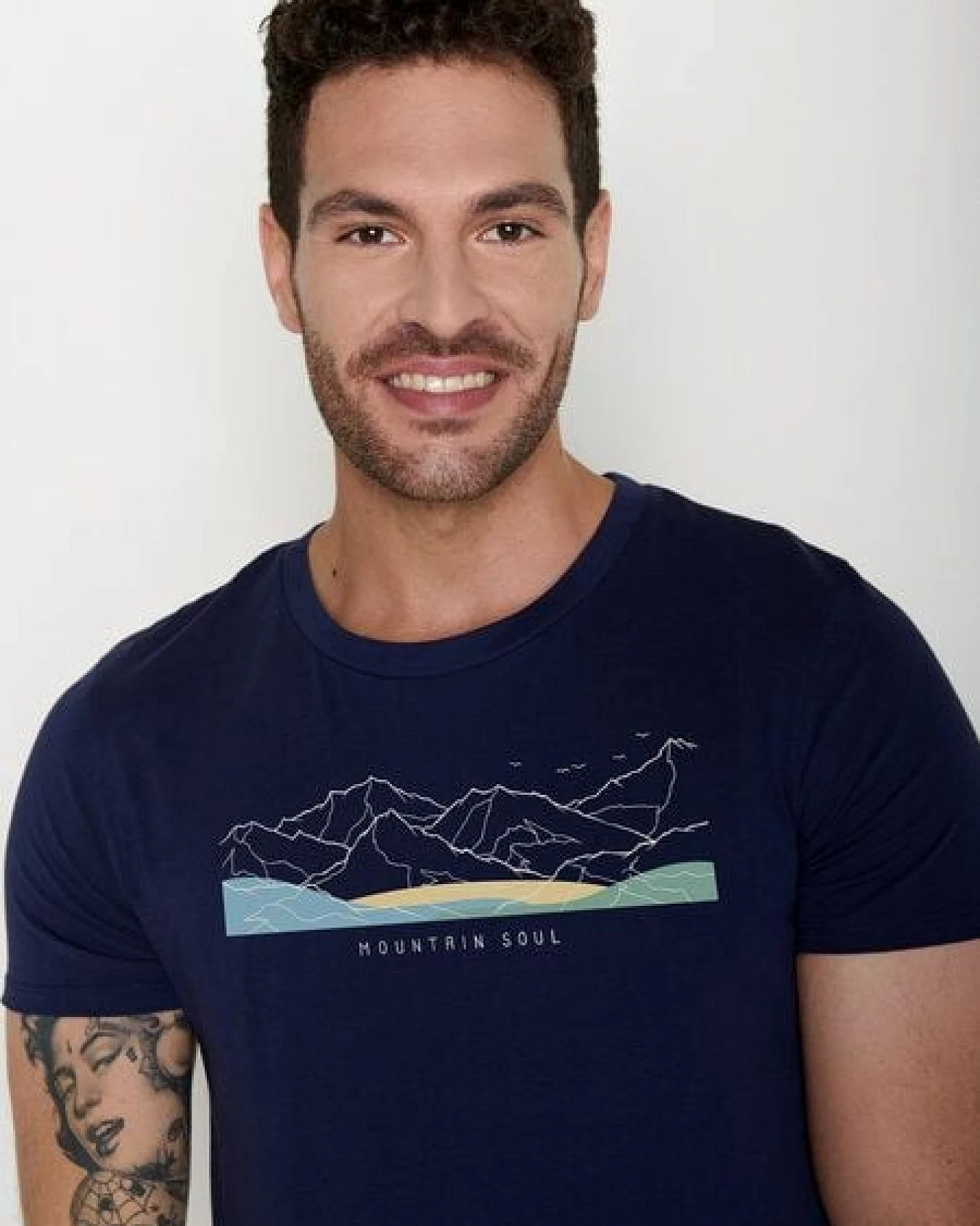 GREENBOMB Mountain Soul Guide - Sportliches T-Shirt aus Bio-Baumwolle / hochwertiger Print / GOTS / Fair & Vegan – Ansicht 2