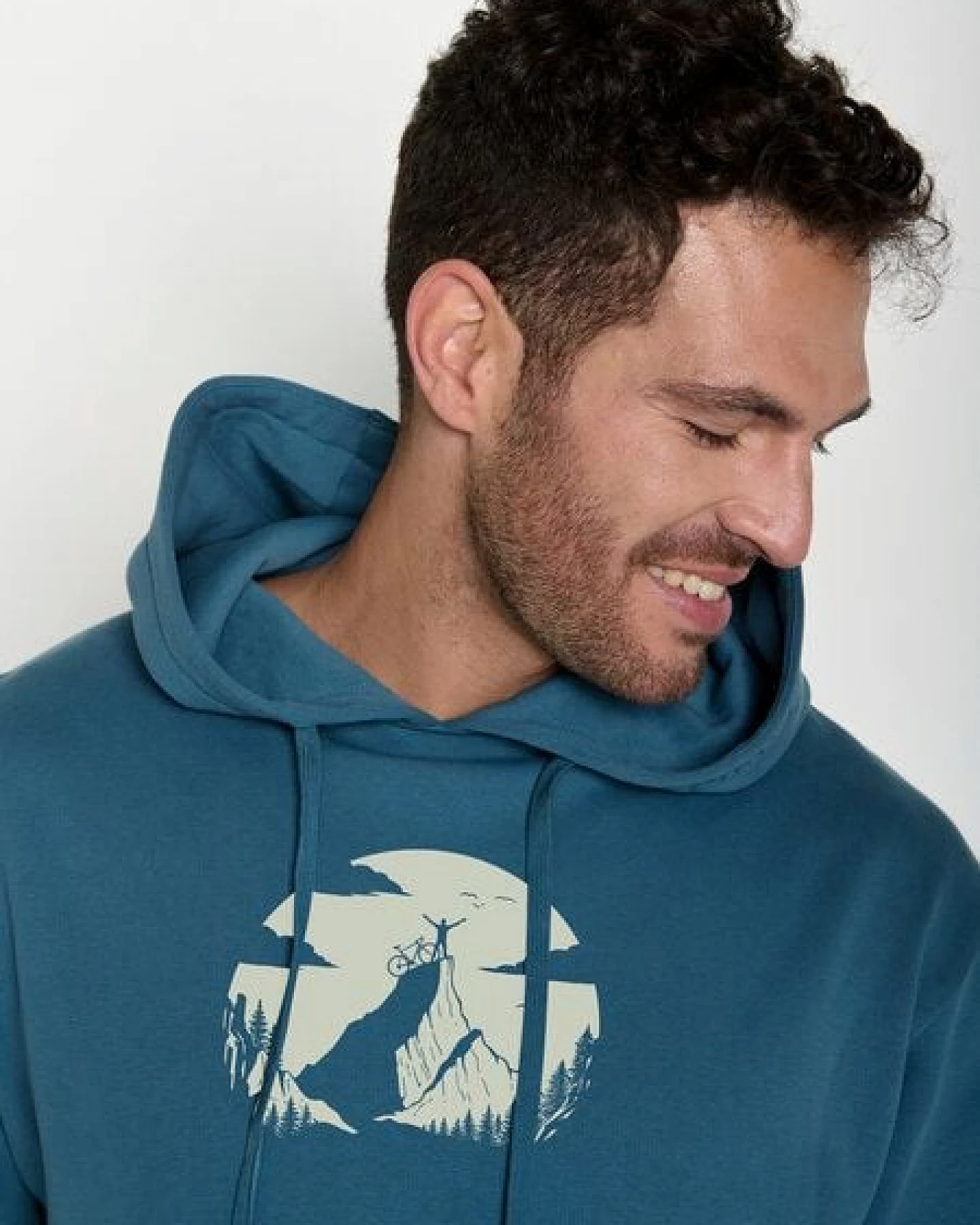 GREENBOMB Nature Clouds Ride Joy - Gemütlicher Hoodie aus Bio-Baumwolle / hochwertiger Print / GOTS / Fair & Vegan – Ansicht 2