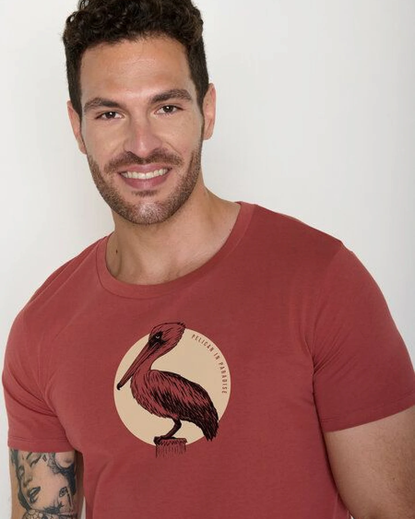 GREENBOMB Pelican Paradise Guide - Sportliches T-Shirt aus Bio-Baumwolle / hochwertiger Print / GOTS / Fair & Vegan – Ansicht 2