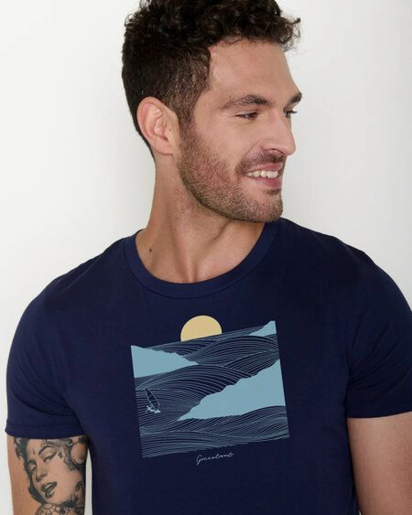 GREENBOMB Surf Cliff Guide - Sportliches T-Shirt aus Bio-Baumwolle / hochwertiger Print / GOTS / Fair & Vegan – Ansicht 2
