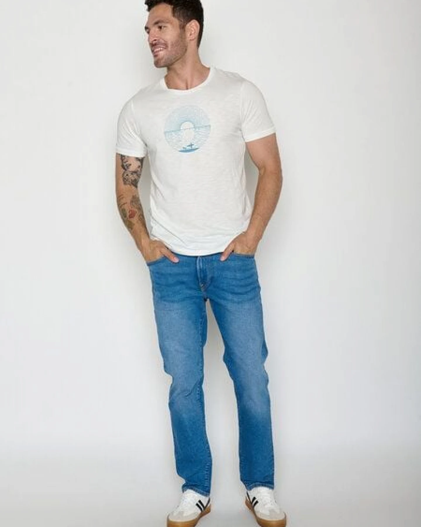GREENBOMB Surf Friends Spice - Sportliches T-Shirt aus Bio-Baumwolle / hochwertiger Print / GOTS / Fair & Vegan – Ansicht 3