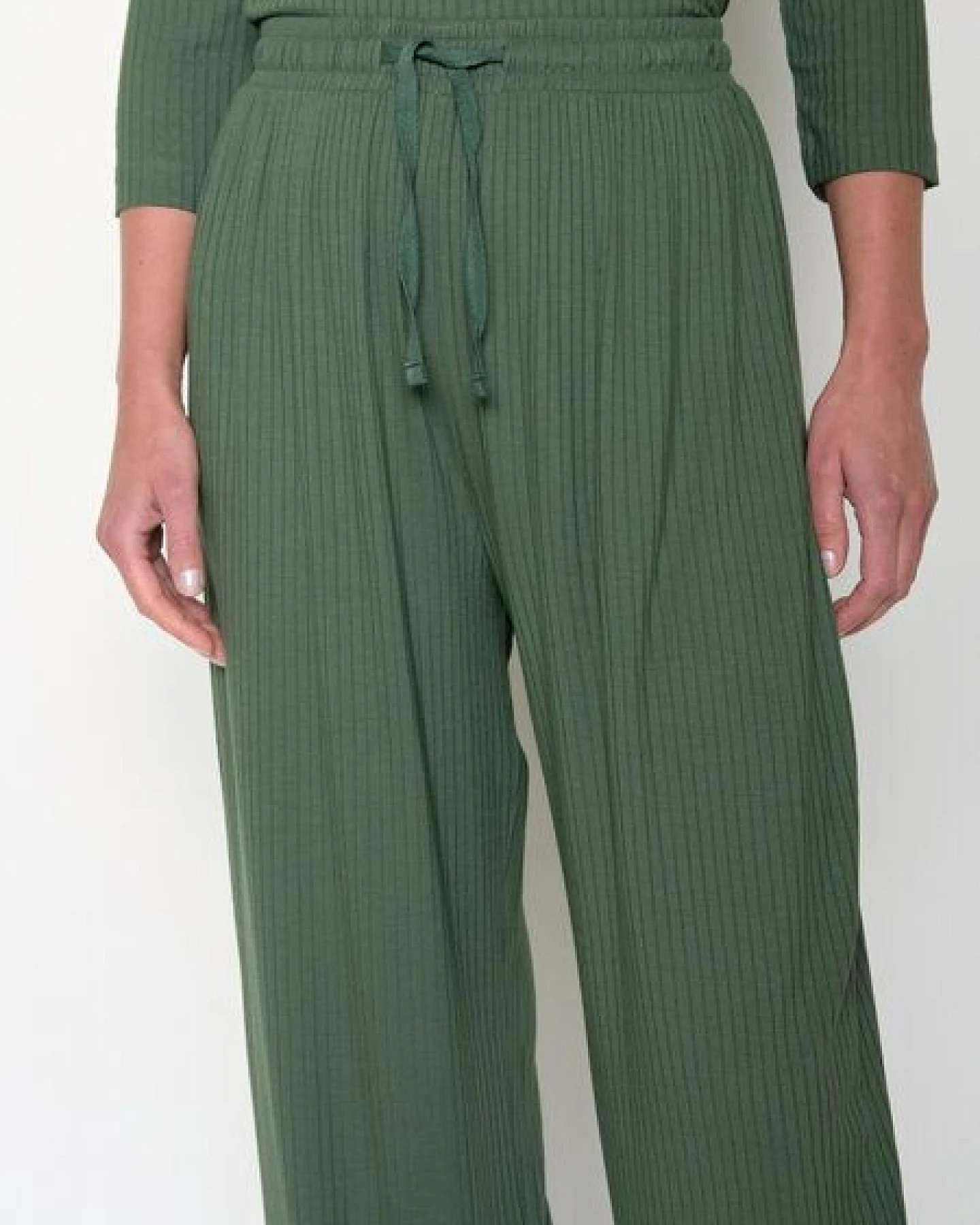 GREENBOMB Basic Mood - Lässige Hose aus LENZING ECOVERO / Fair & Vegan – Ansicht 2