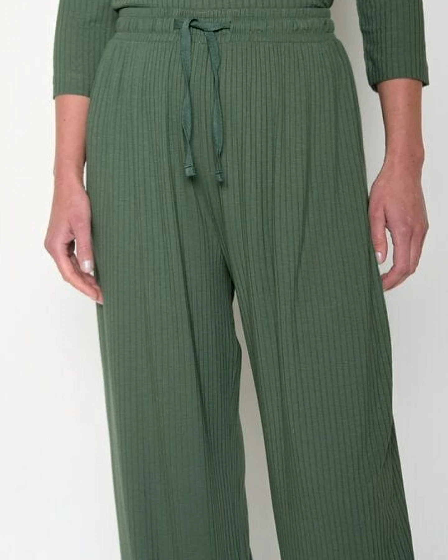 GREENBOMB Basic Mood - Lässige Hose aus LENZING ECOVERO / Fair & Vegan – Ansicht 2