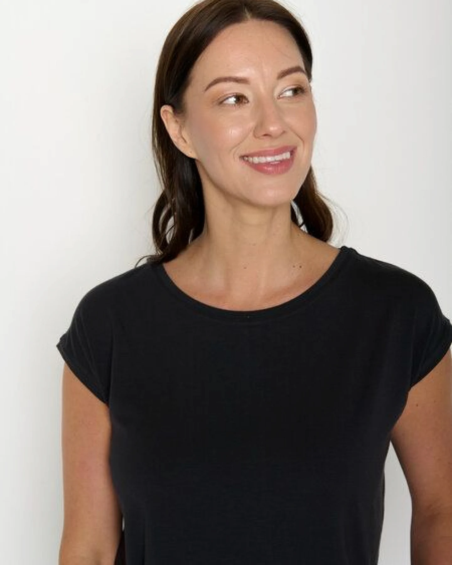 GREENBOMB Basic Timid - Lässiges Shirt aus LENZING TENCEL Mix / Fair & Vegan – Ansicht 2