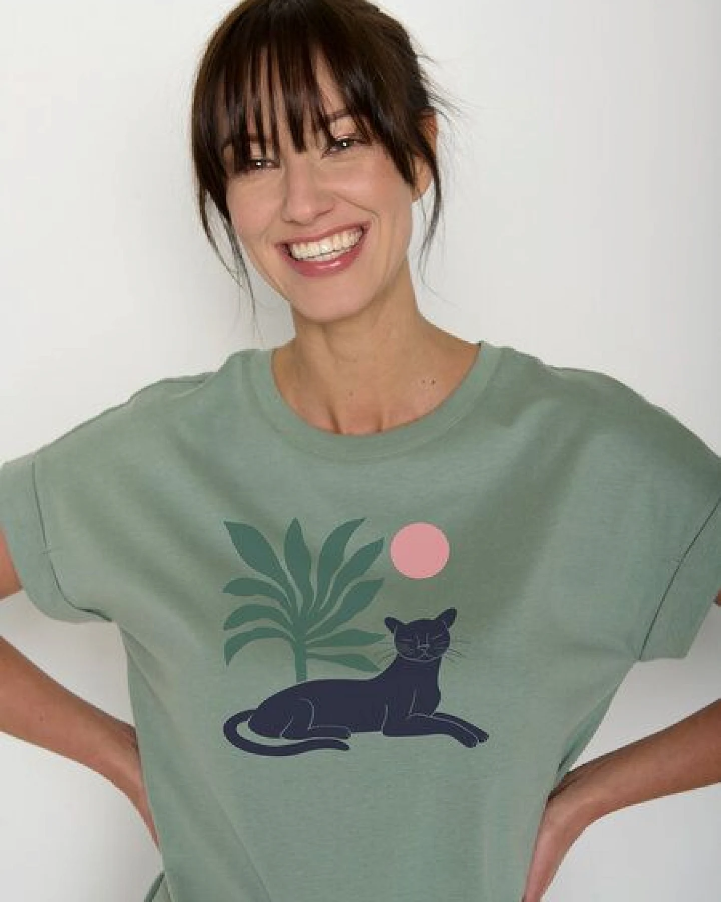 GREENBOMB Panther Leaves Loony - Sportliches T-Shirt aus Bio-Baumwolle mit Rollup Sleeve / hochwertiger Print / GOTS / Fair & Vegan – Ansicht 2