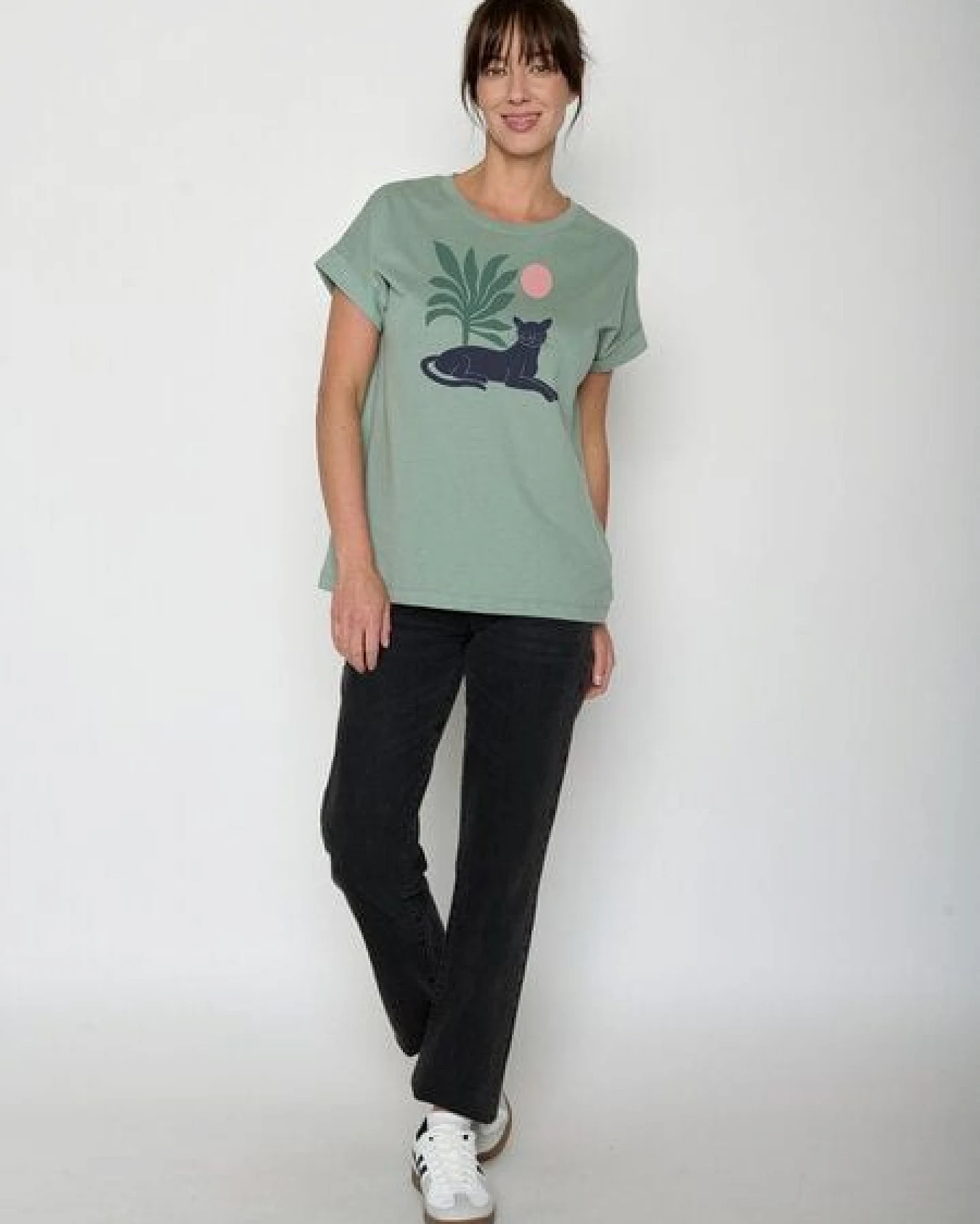 GREENBOMB Panther Leaves Loony - Sportliches T-Shirt aus Bio-Baumwolle mit Rollup Sleeve / hochwertiger Print / GOTS / Fair & Vegan – Ansicht 3
