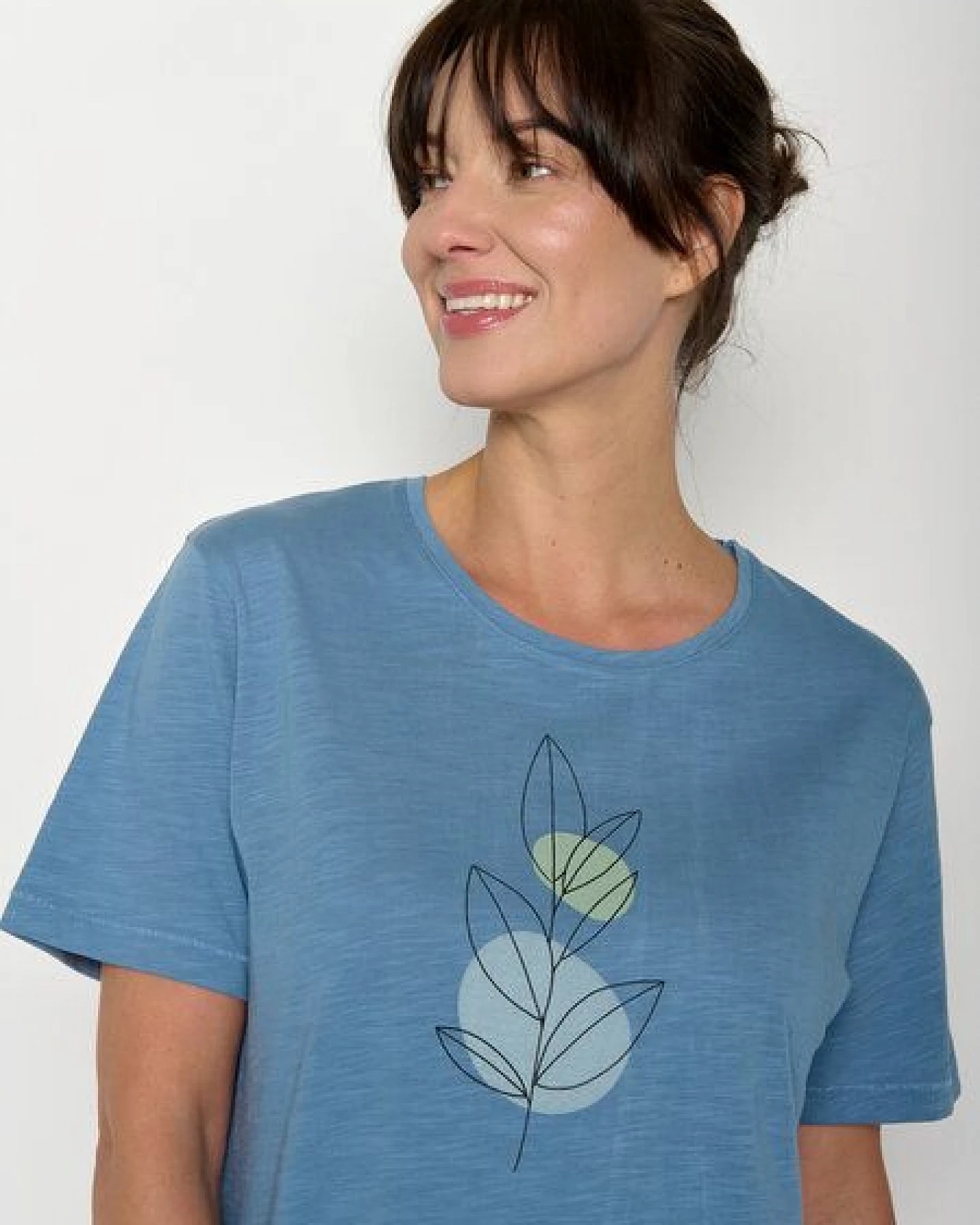 GREENBOMB Bloom Classic Nova - Kastiges T-Shirt aus Bio-Baumwolle / hochwertiger Print / GOTS / Fair & Vegan – Ansicht 2