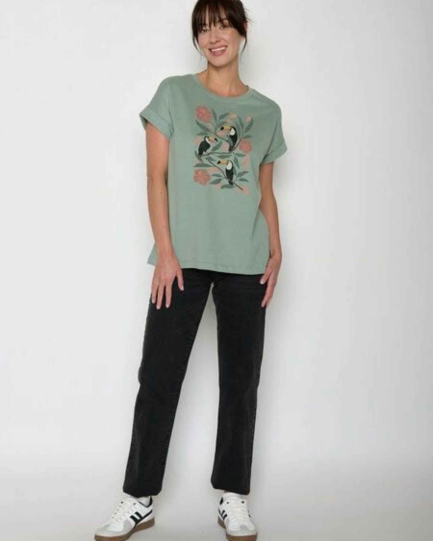 GREENBOMB Tucan Flower Loony - Sportliches T-Shirt aus Bio-Baumwolle mit Rollup Sleeve / hochwertiger Print / GOTS / Fair & Vegan – Ansicht 3