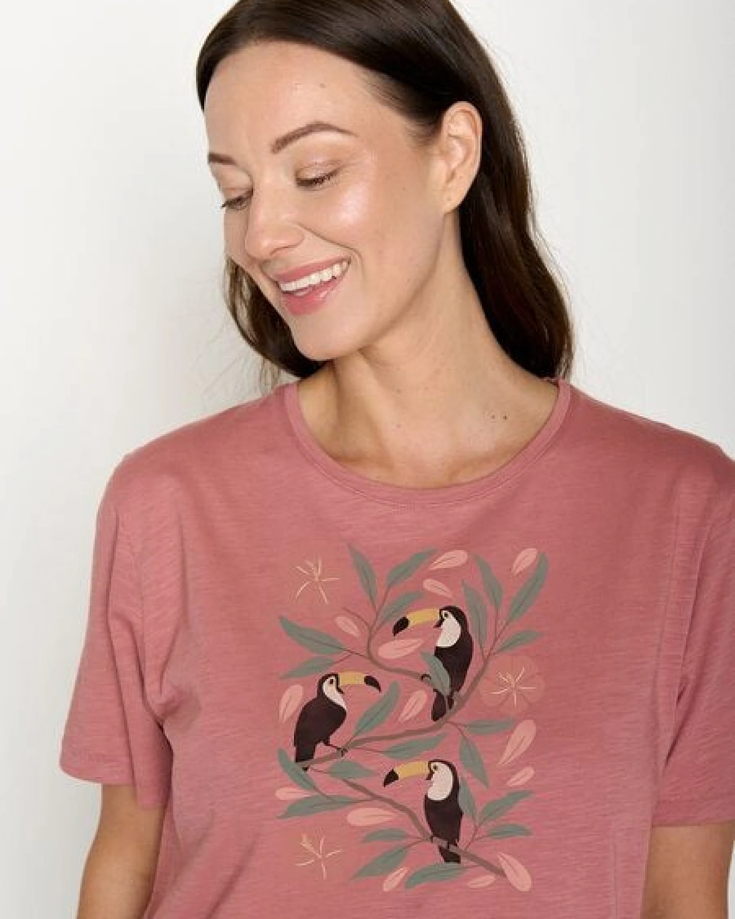 GREENBOMB Tucan Flower Nova - Kastiges T-Shirt aus Bio-Baumwolle / hochwertiger Print / GOTS / Fair & Vegan – Ansicht 2
