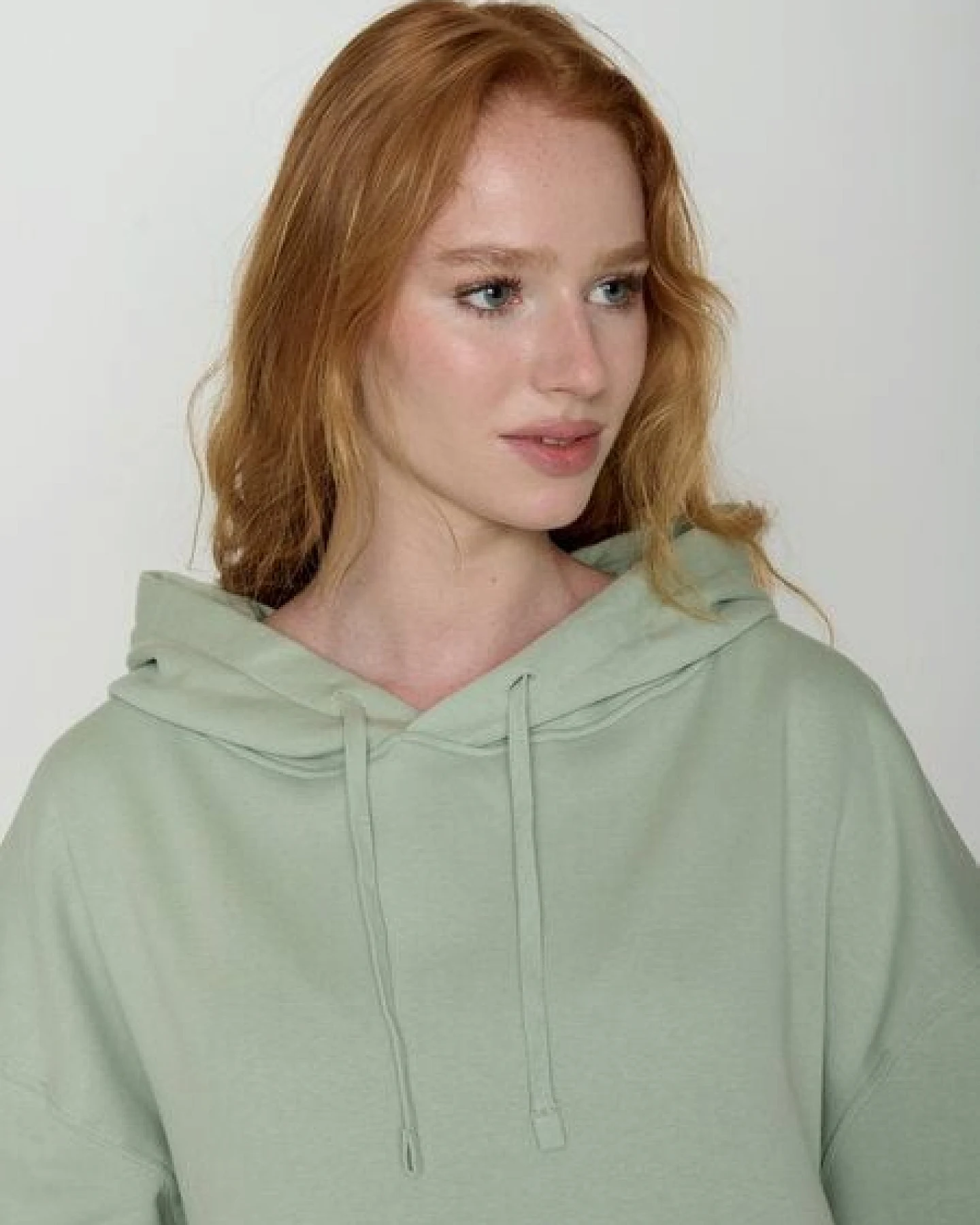 GREENBOMB Les Fleurs Mello - Lässiger Hoodie aus Bio-Baumwolle / hochwertiger Print / GOTS / Fair & Vegan – Ansicht 3