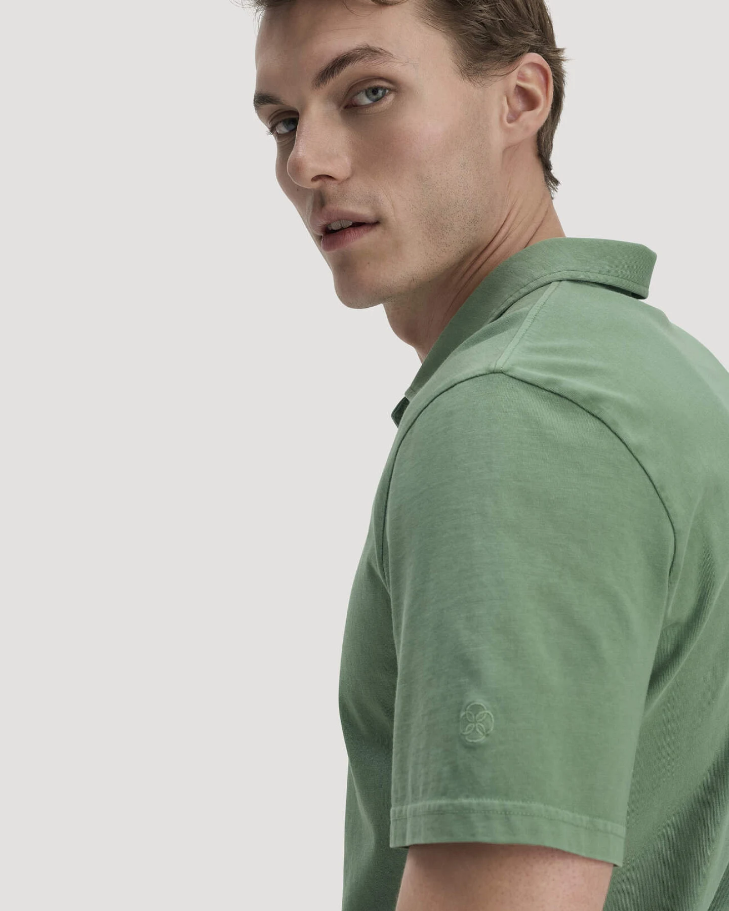 hessnatur Herren Jersey Polo Regular aus Bio-Baumwolle - grün - Größe 56 – Ansicht 4