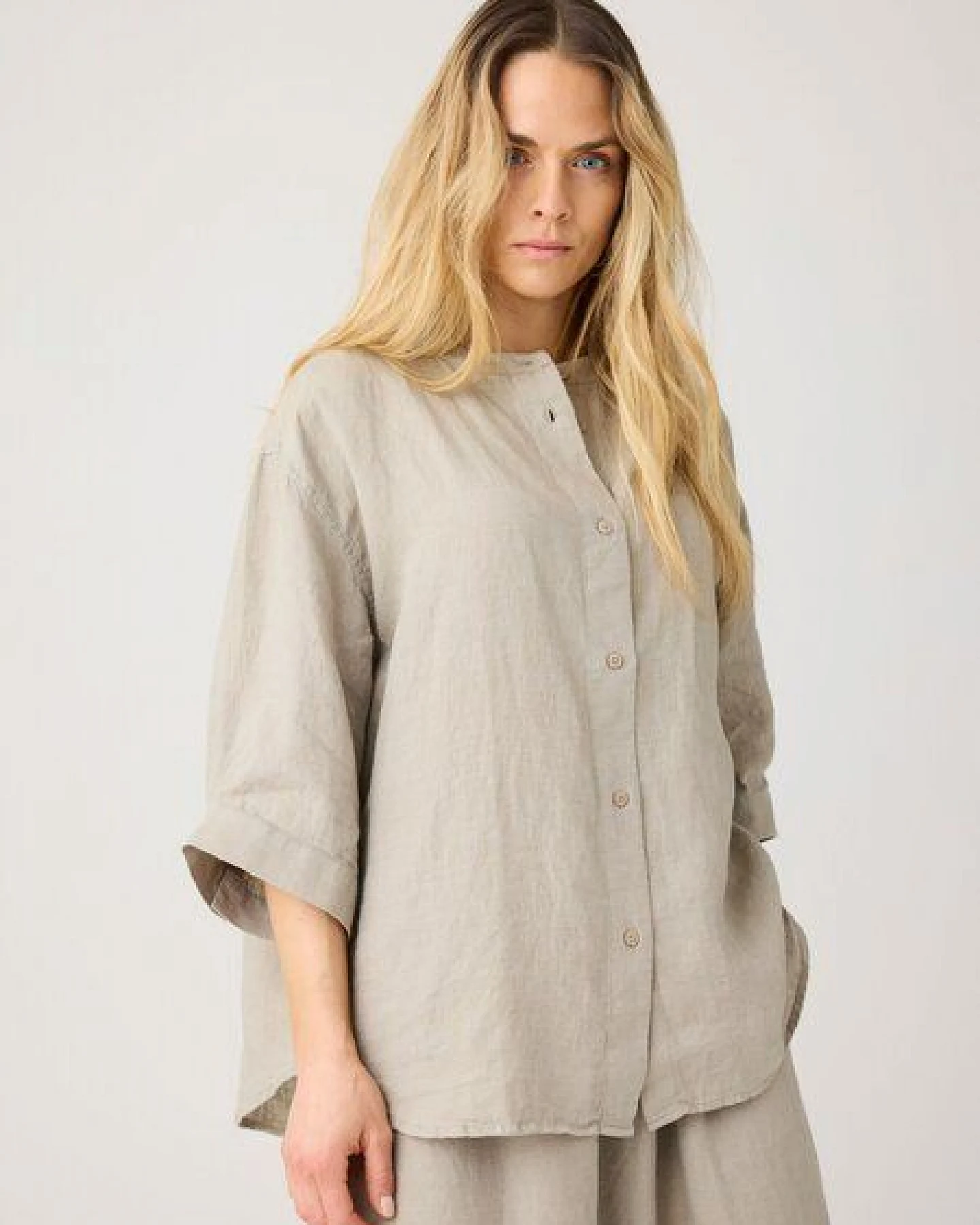 KnowledgeCotton Apparel Lockere Hemdbluse mit 3/4 Arm und Stehkragen aus Bio-Leinen – Ansicht 3