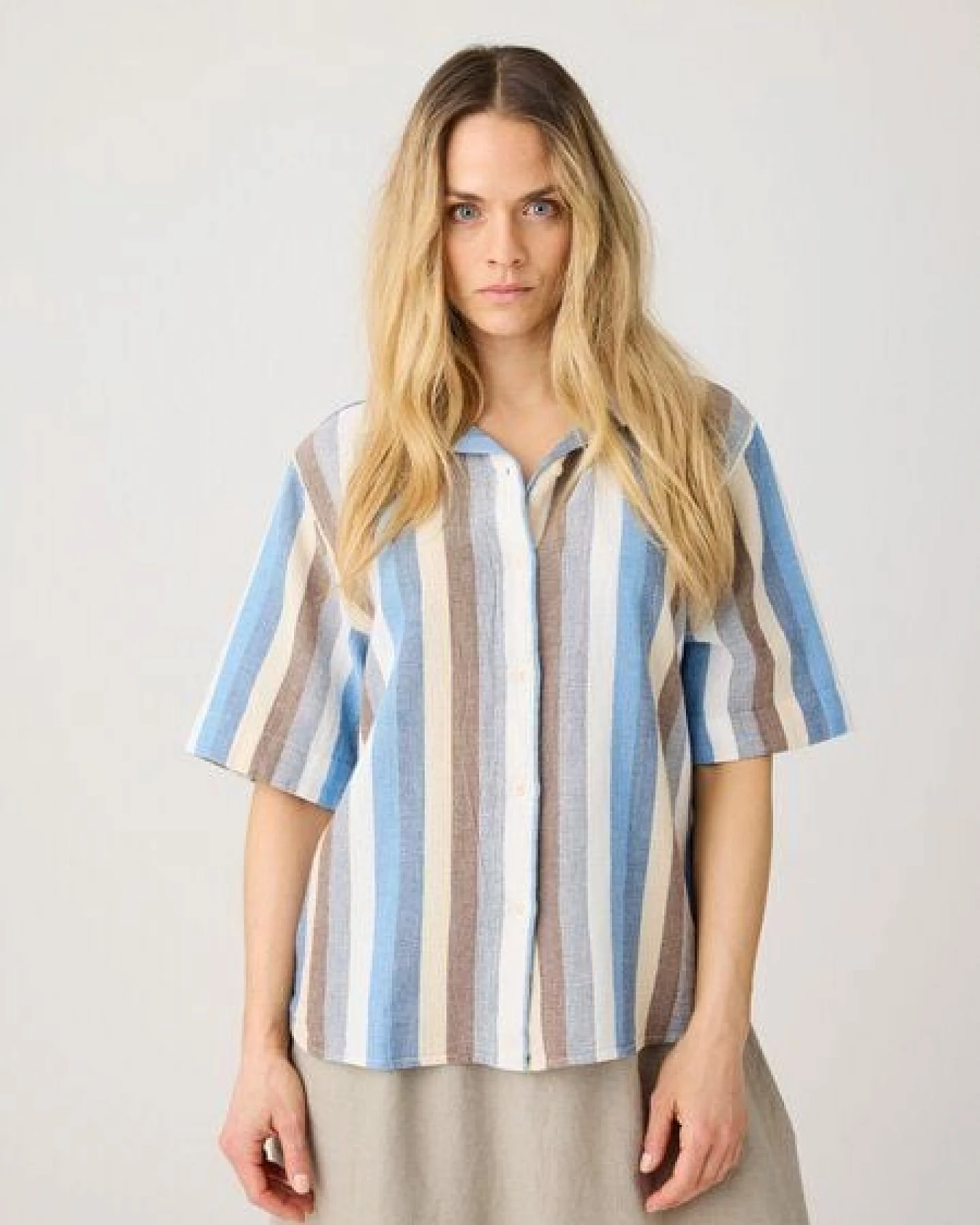 KnowledgeCotton Apparel Lockere kurzarm Hemdbluse mit Struktur aus Bio-Baumwolle – Ansicht 2