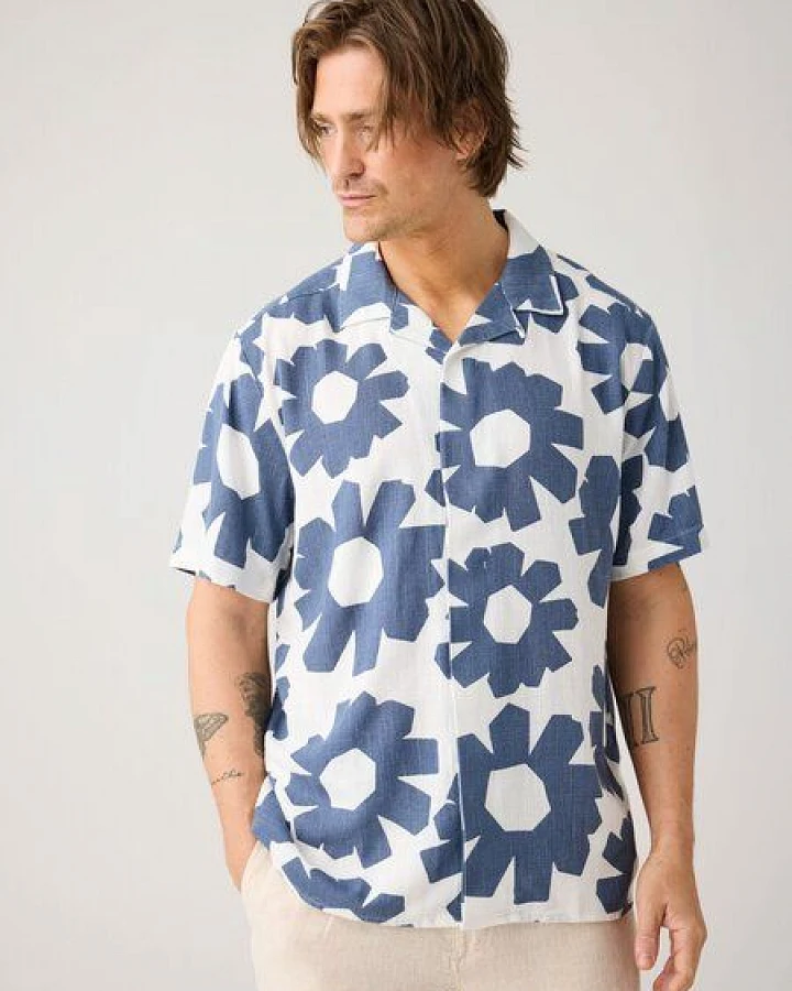 KnowledgeCotton Apparel Lockeres Kurzarmhemd mit Print aus Ecovero und Bio-Leinen