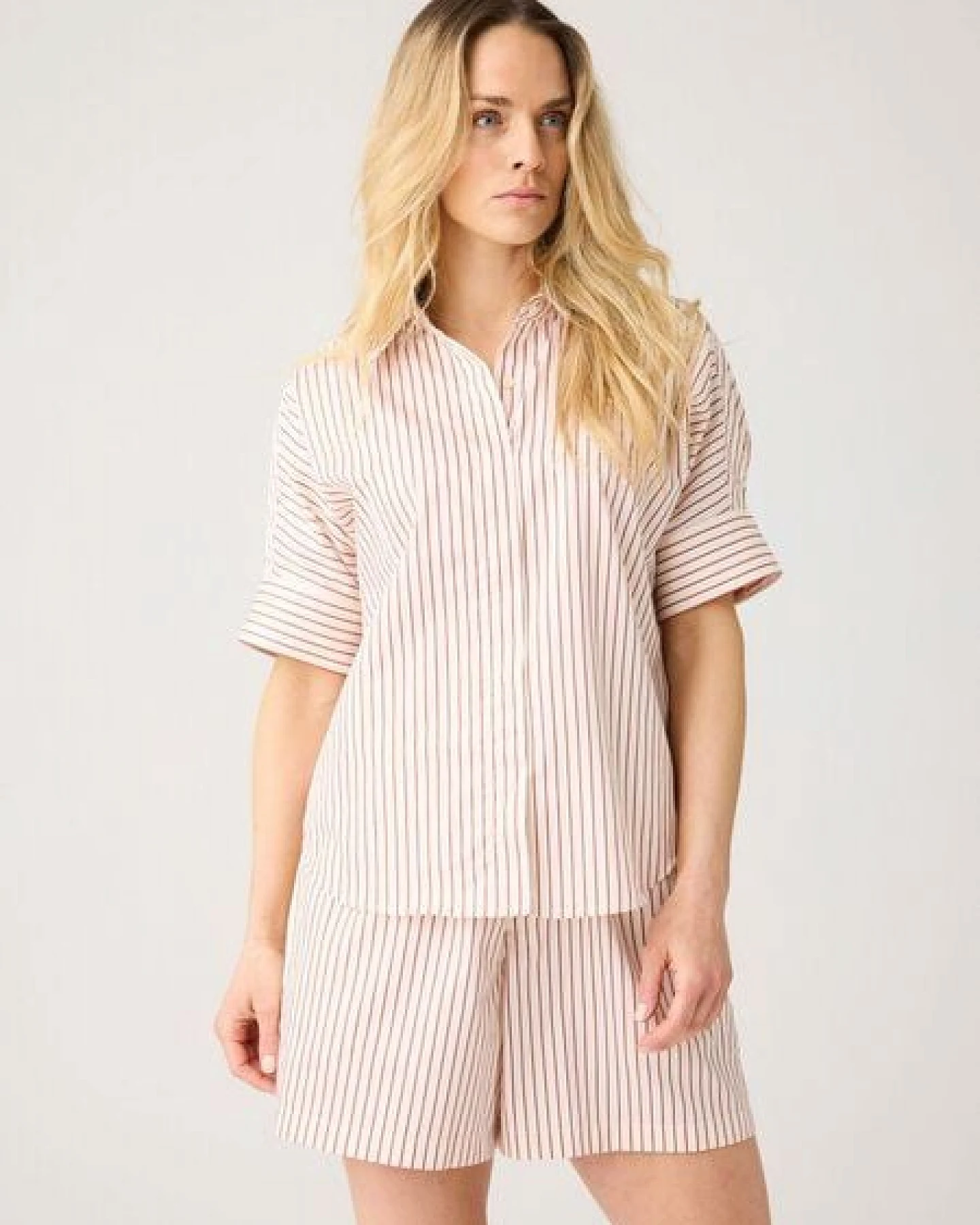 KnowledgeCotton Apparel Satinbluse mit kurzen Ärmeln ISLET aus Bio-Baumwolle – Ansicht 2