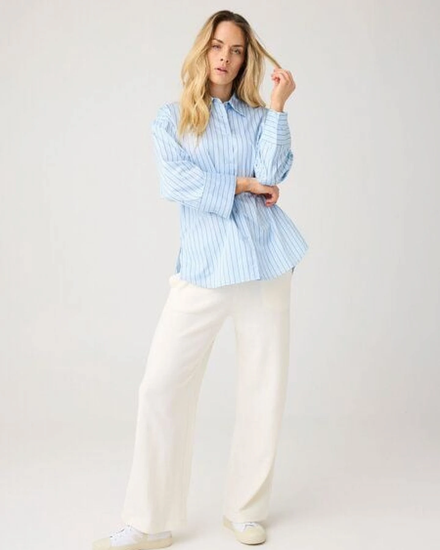 KnowledgeCotton Apparel Lockere Bluse DEW mit Pinstripes aus Bio-Baumwolle – Ansicht 4