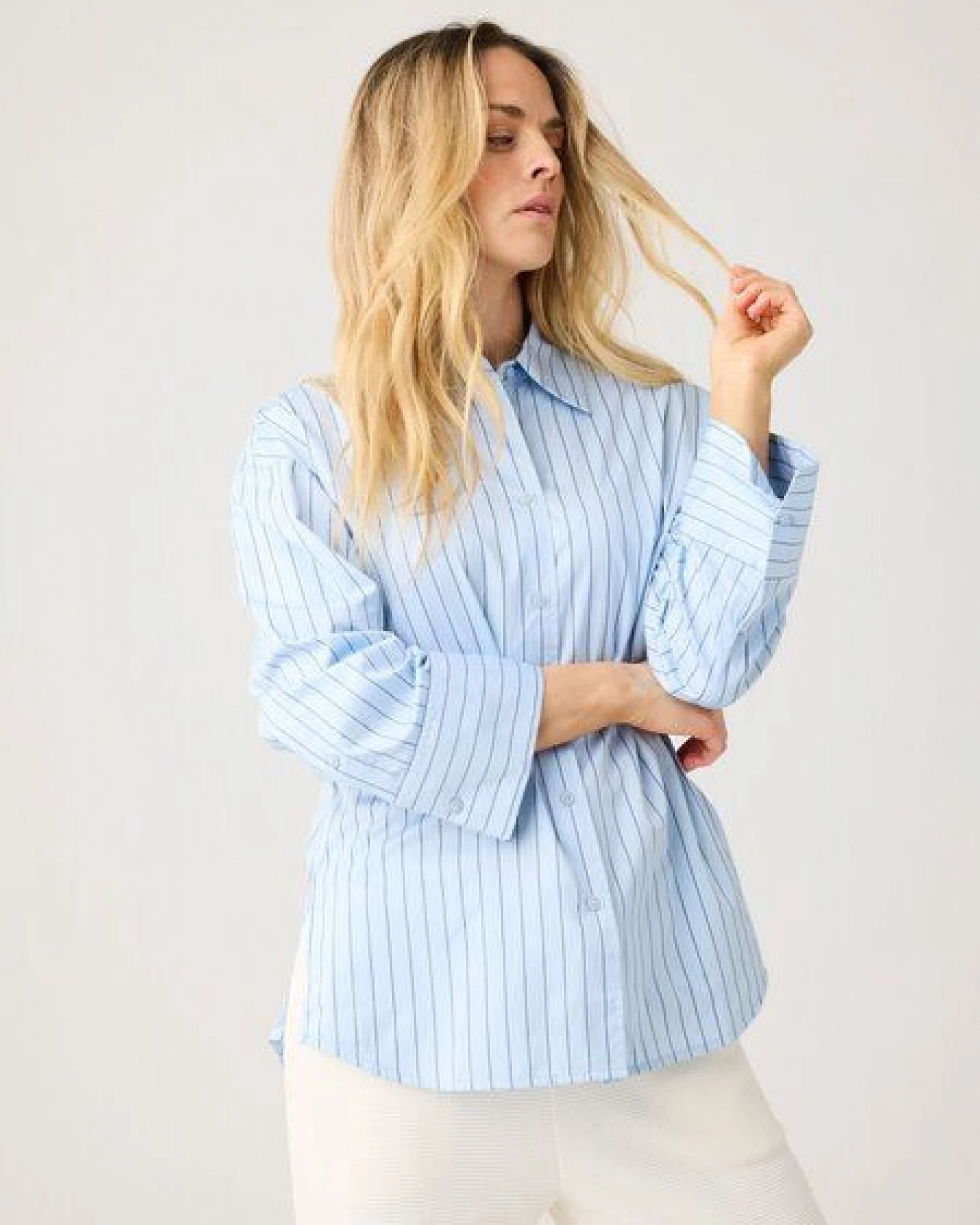 KnowledgeCotton Apparel Lockere Bluse DEW mit Pinstripes aus Bio-Baumwolle – Ansicht 2
