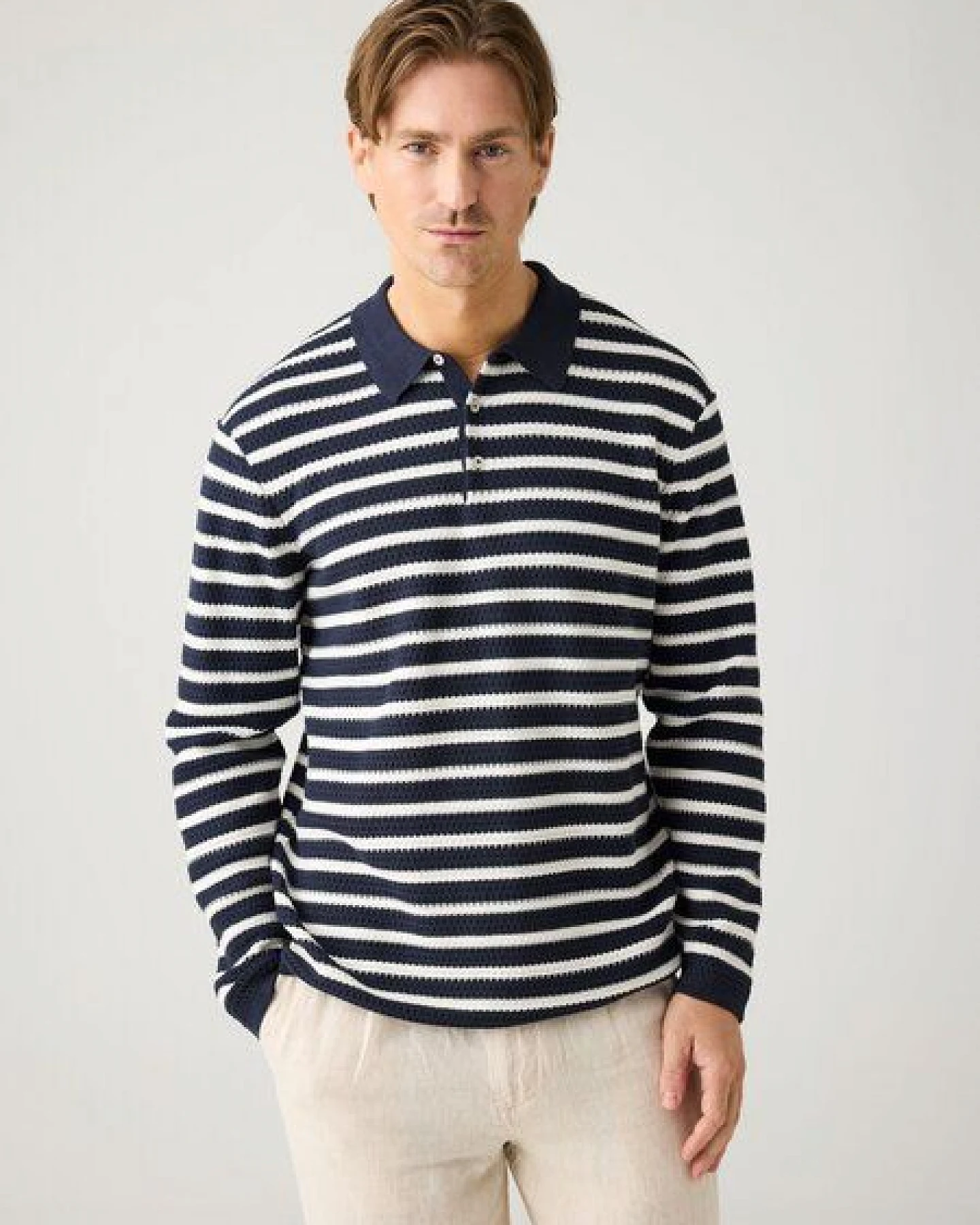 KnowledgeCotton Apparel Gestricktes Langarm-Poloshirt mit Streifen aus Bio-Baumwolle – Ansicht 2