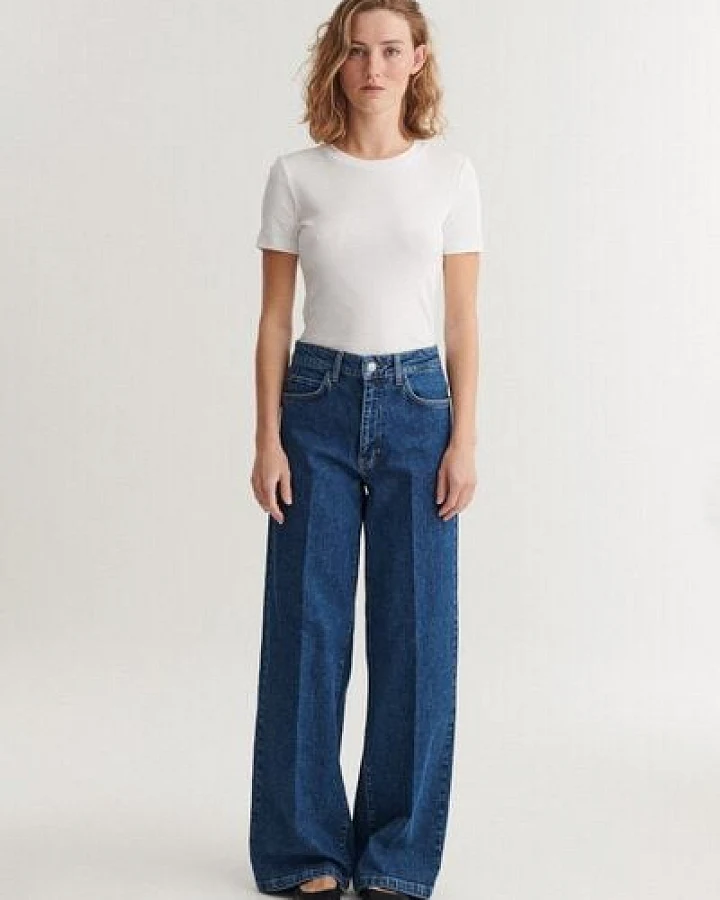 Basic Apparel High-Waist Jeans ENYA aus Bio-Baumwolle