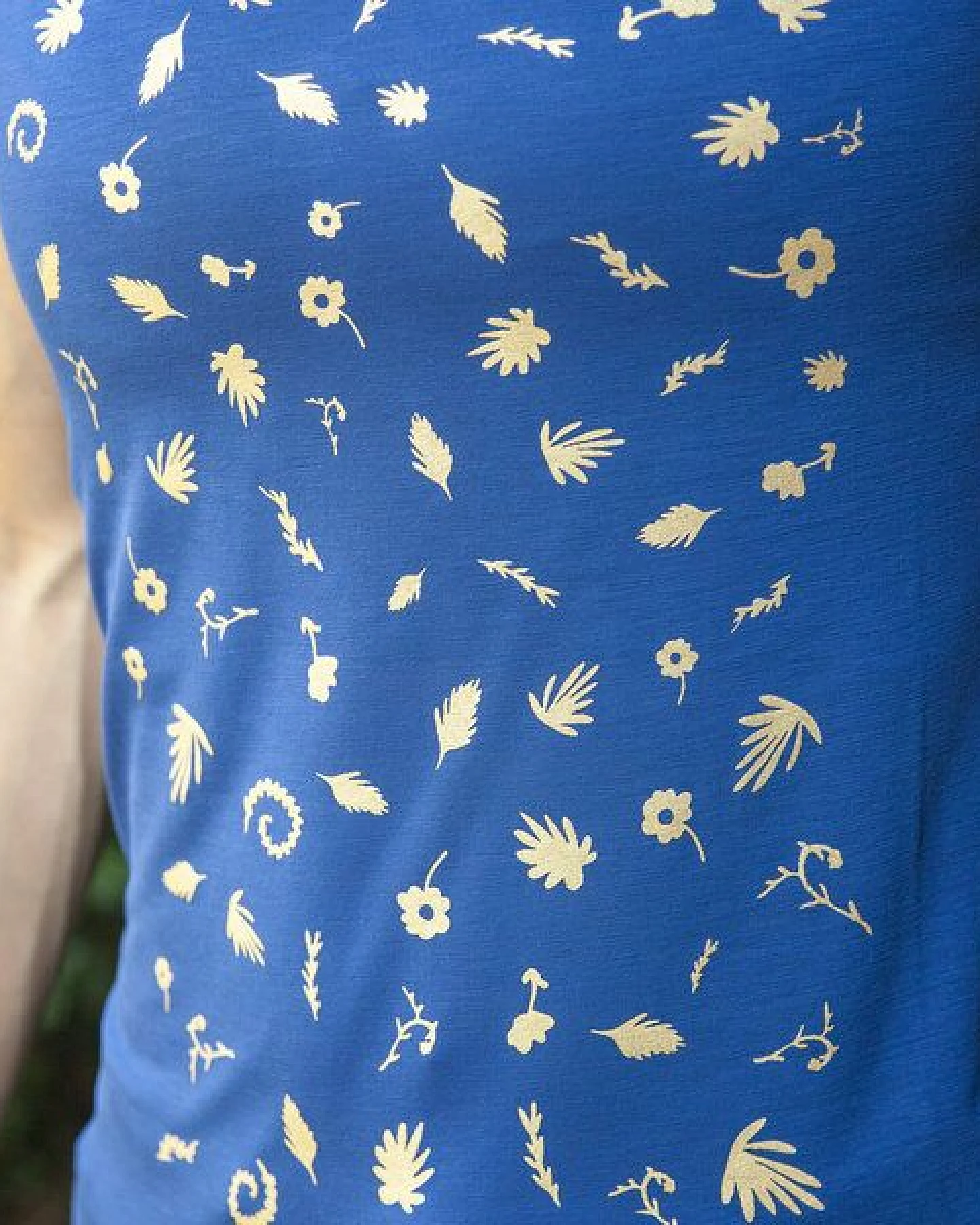 päfjes Goldene Blüten & Blätter - Fair gehandeltes Frauen T-Shirt mit TENCEL Lyocell – Ansicht 4