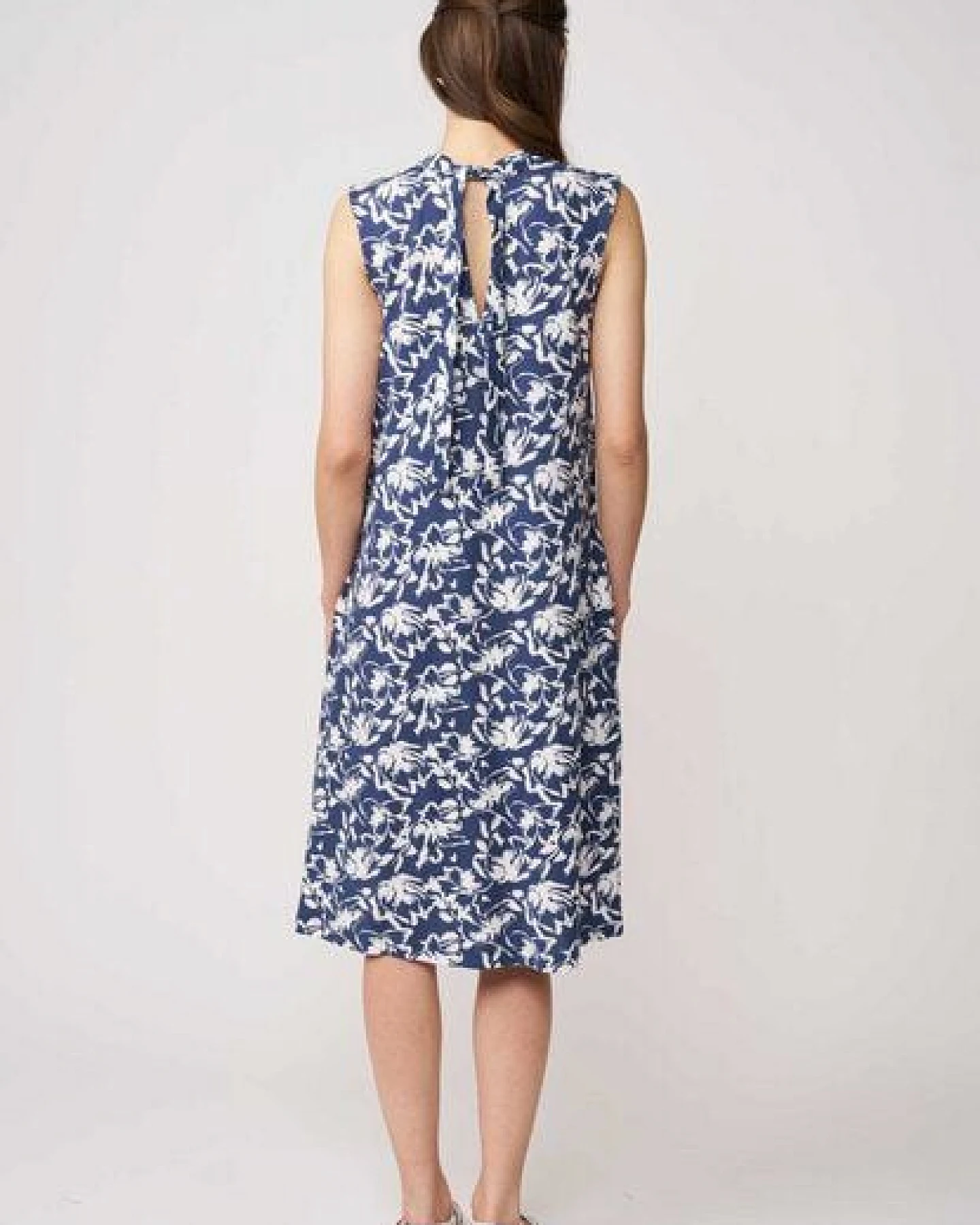 LANA Organic Sommerkleid, ärmellos, Modell Fabiana – Ansicht 4