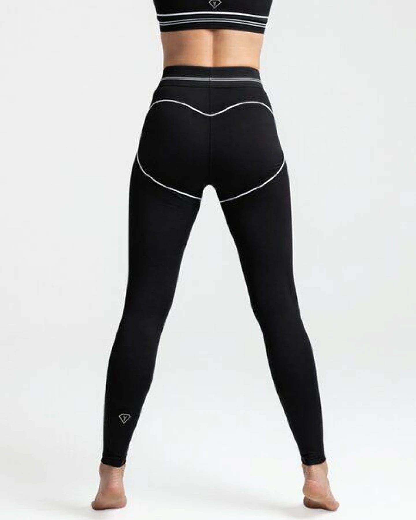 Yoga Leggings Damen – Contrast Heartline Schwarz – Nachhaltige Sportleggings – Yoga Hero – Ansicht 2