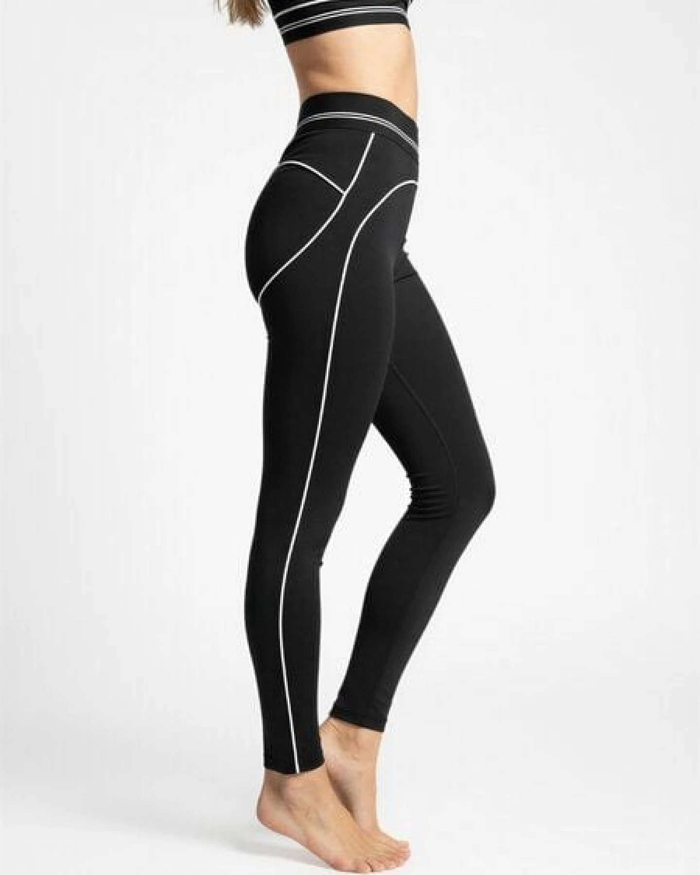 Yoga Leggings Damen – Contrast Heartline Schwarz – Nachhaltige Sportleggings – Yoga Hero – Ansicht 3