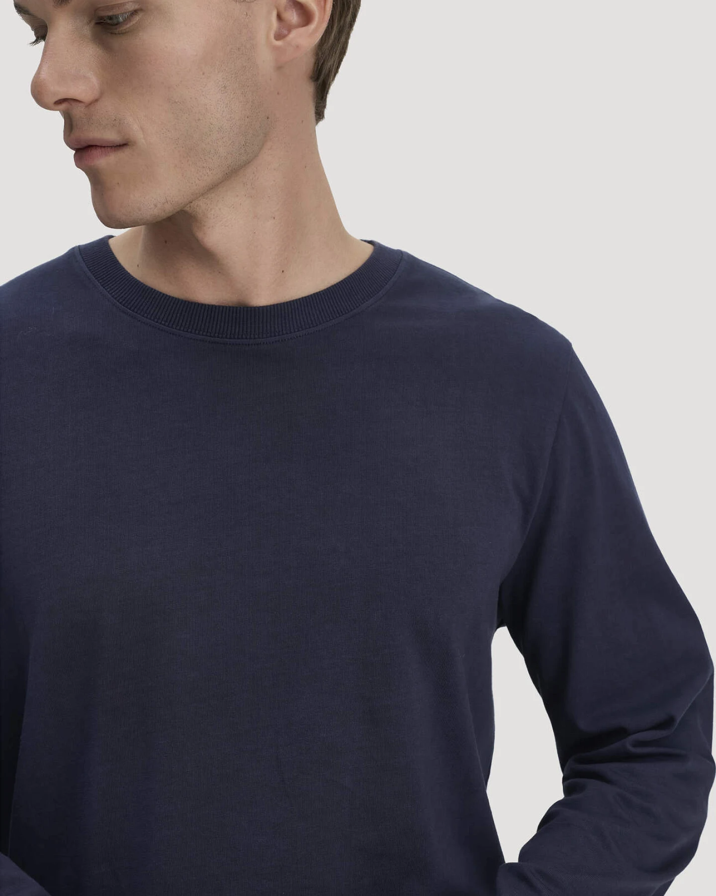 hessnatur Herren Heavy Jersey Longsleeve Relaxed aus Bio-Baumwolle - blau - Größe 46 – Ansicht 4