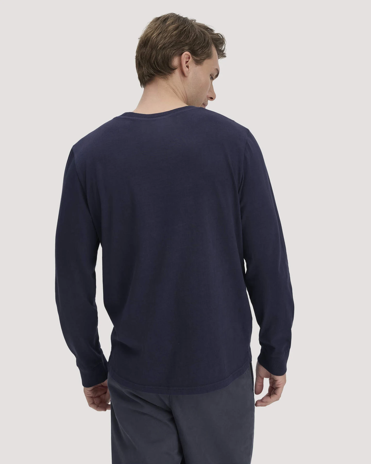 hessnatur Herren Heavy Jersey Longsleeve Relaxed aus Bio-Baumwolle - blau - Größe 54 – Ansicht 3