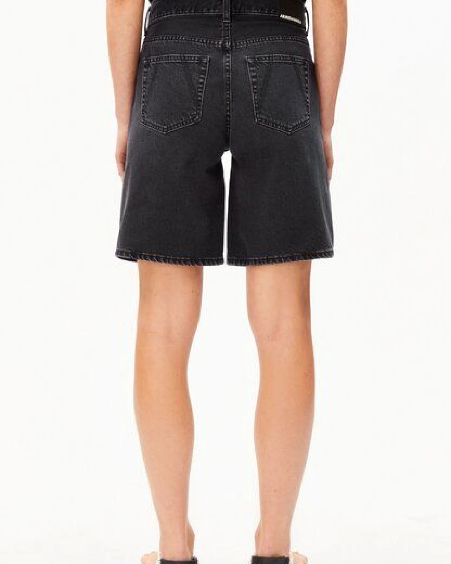 ARMEDANGELS THALINAA Damen Jeans-Shorts aus 100% recycelter Baumwolle – Ansicht 2