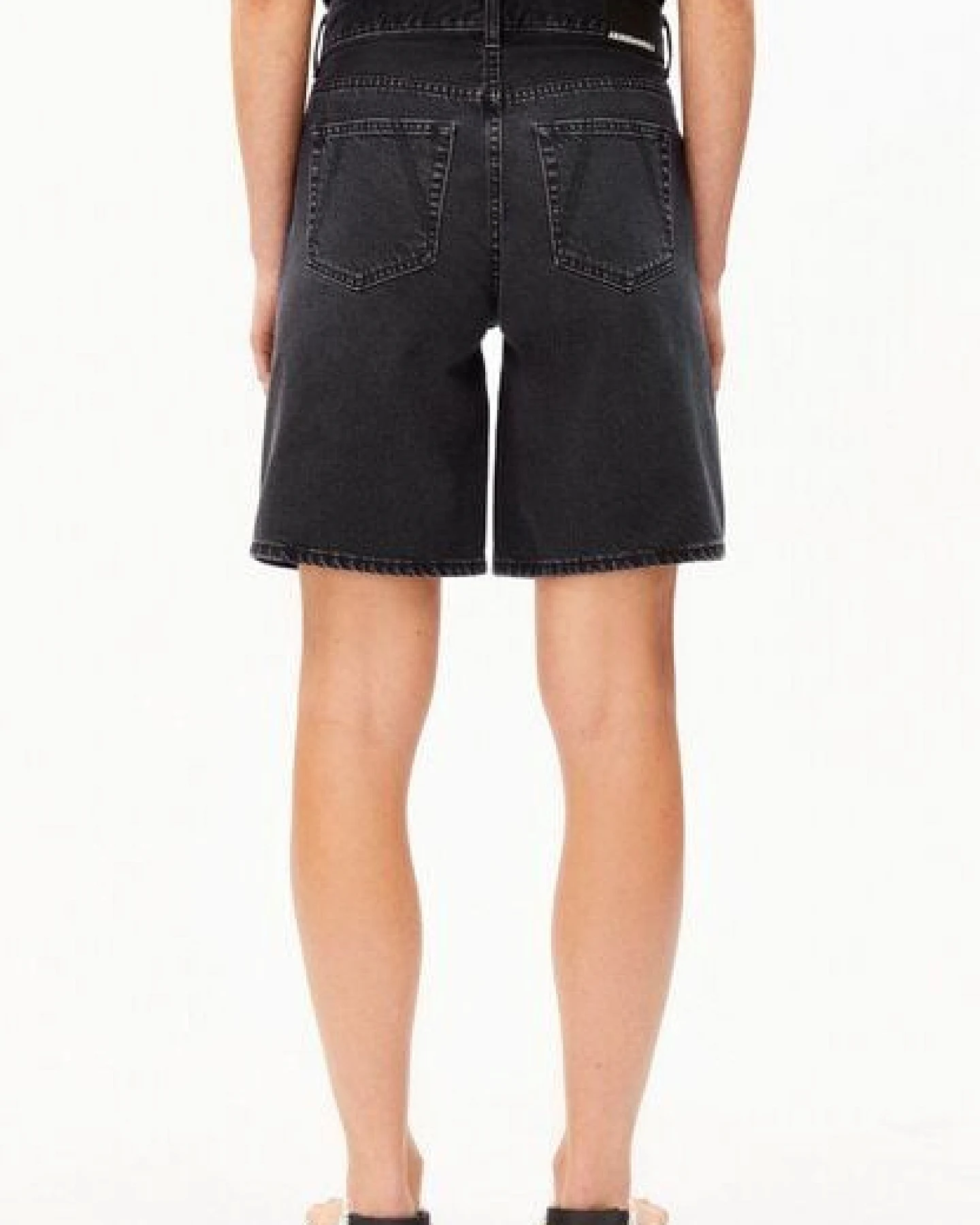 ARMEDANGELS THALINAA Damen Jeans-Shorts aus 100% recycelter Baumwolle – Ansicht 2