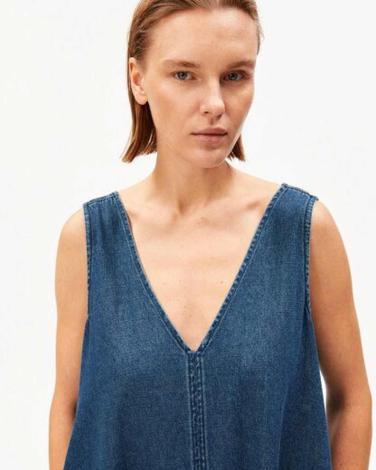 ARMEDANGELS DENIM V-NECK Damen Jeanskleid aus Bio-Baumwoll Mix – Ansicht 3