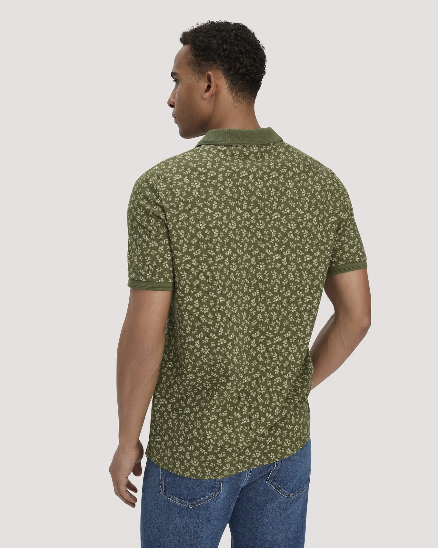 hessnatur Herren Print Piqué Polo Relaxed aus Bio-Baumwolle - grün - Größe 46 – Ansicht 3