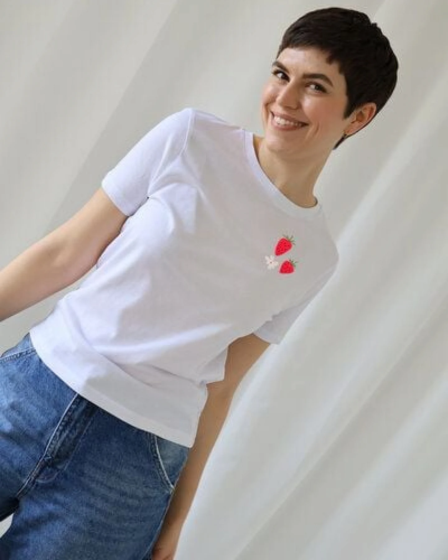 Kultgut Artdesign - Biofair- Flauschiges Femin Shirt / Strawberrys – Ansicht 3