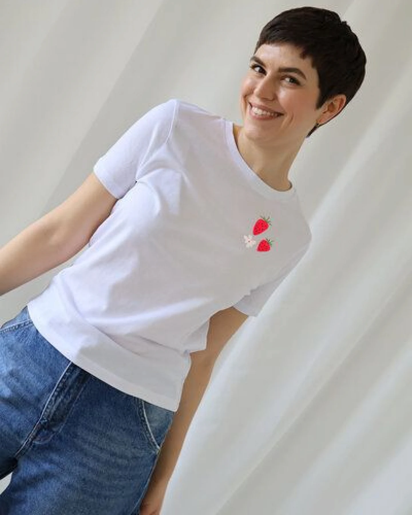 Kultgut Artdesign - Biofair- Flauschiges Femin Shirt / Strawberrys – Ansicht 3
