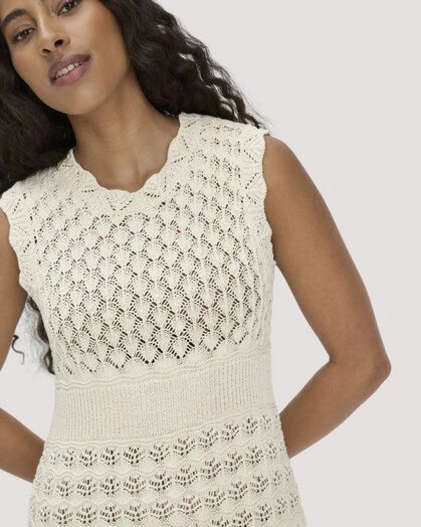 hessnatur Strick Kleid Midi aus reiner Bio-Baumwolle – Ansicht 2
