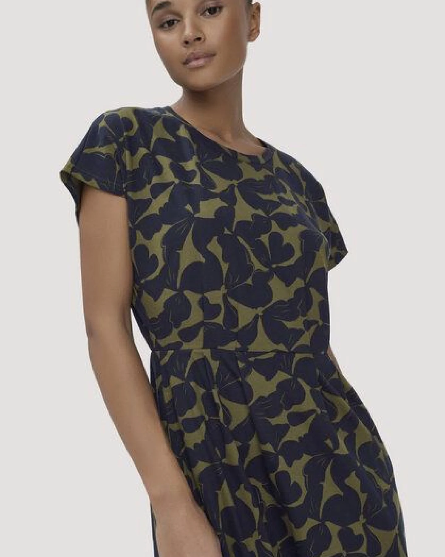 hessnatur Print Jersey Kleid Knöchellang Relaxed aus reiner Bio-Baumwolle – Ansicht 2