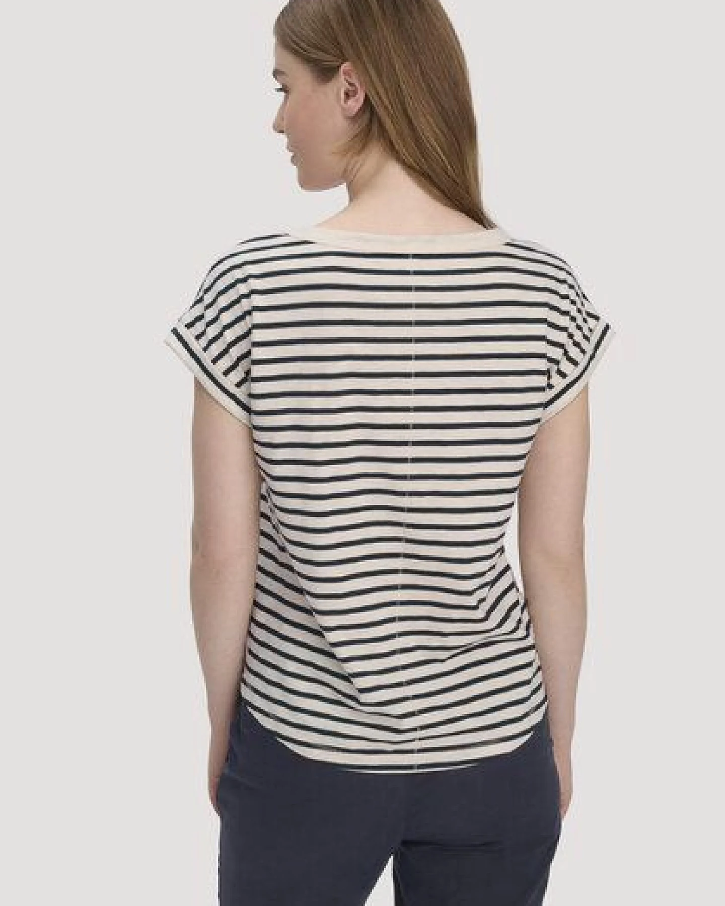 hessnatur Light Slub Streifen T-Shirt Relaxed aus reiner Bio-Baumwolle – Ansicht 2