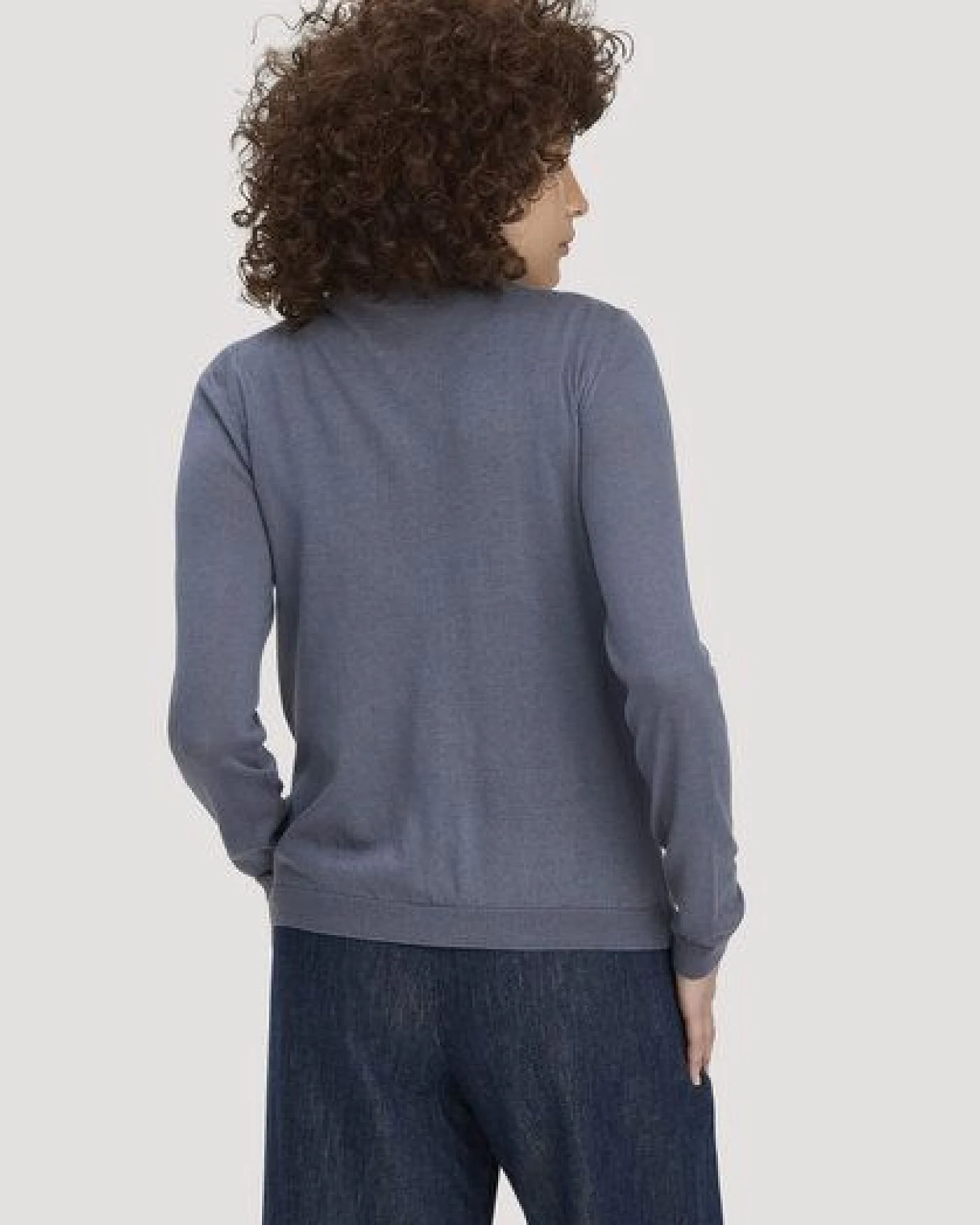 hessnatur Strickjacke Regular aus TENCEL Lyocell mit Bio-Baumwolle – Ansicht 2