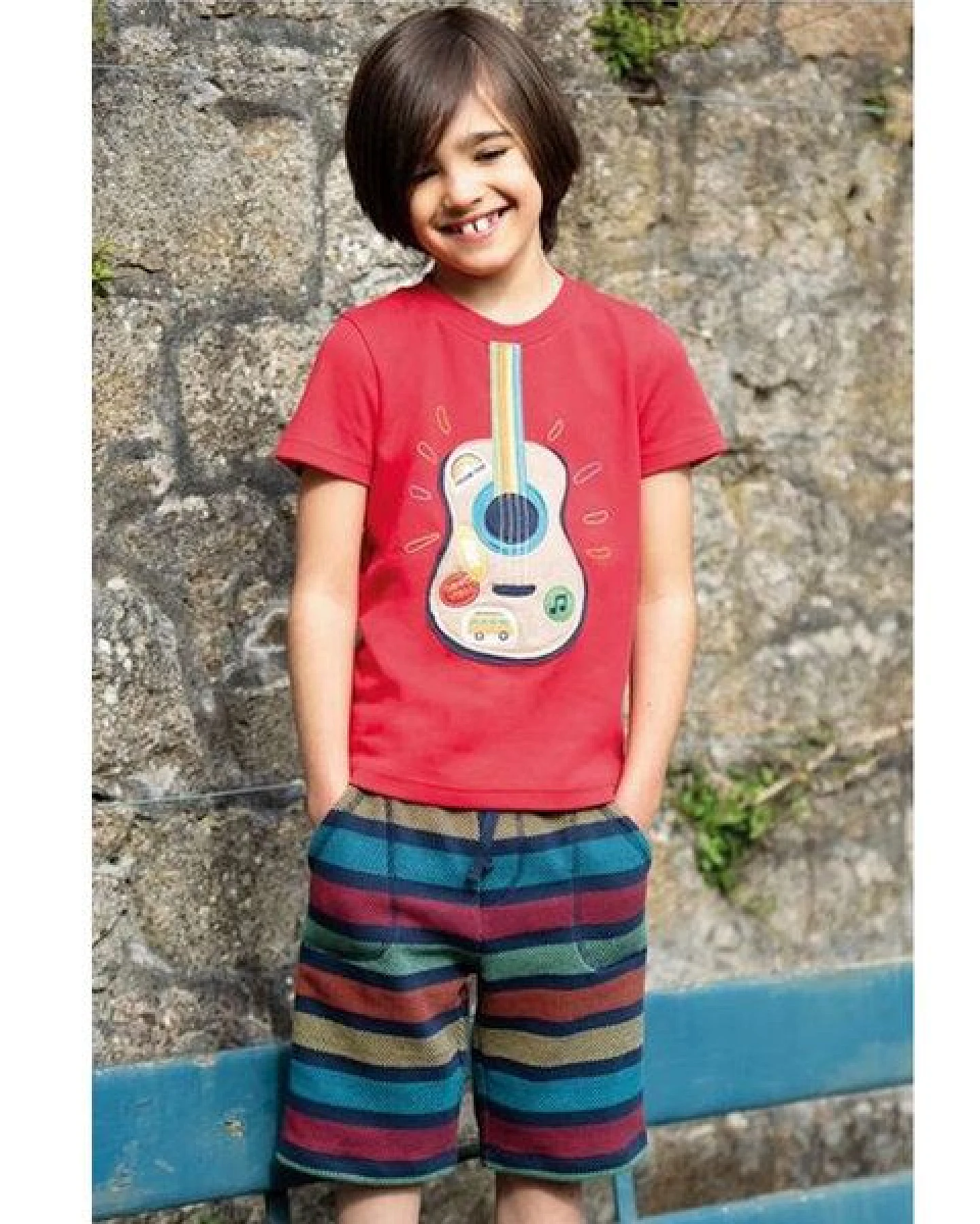 Frugi T-Shirt Avery Guitarre in rot Applique Top – Ansicht 2